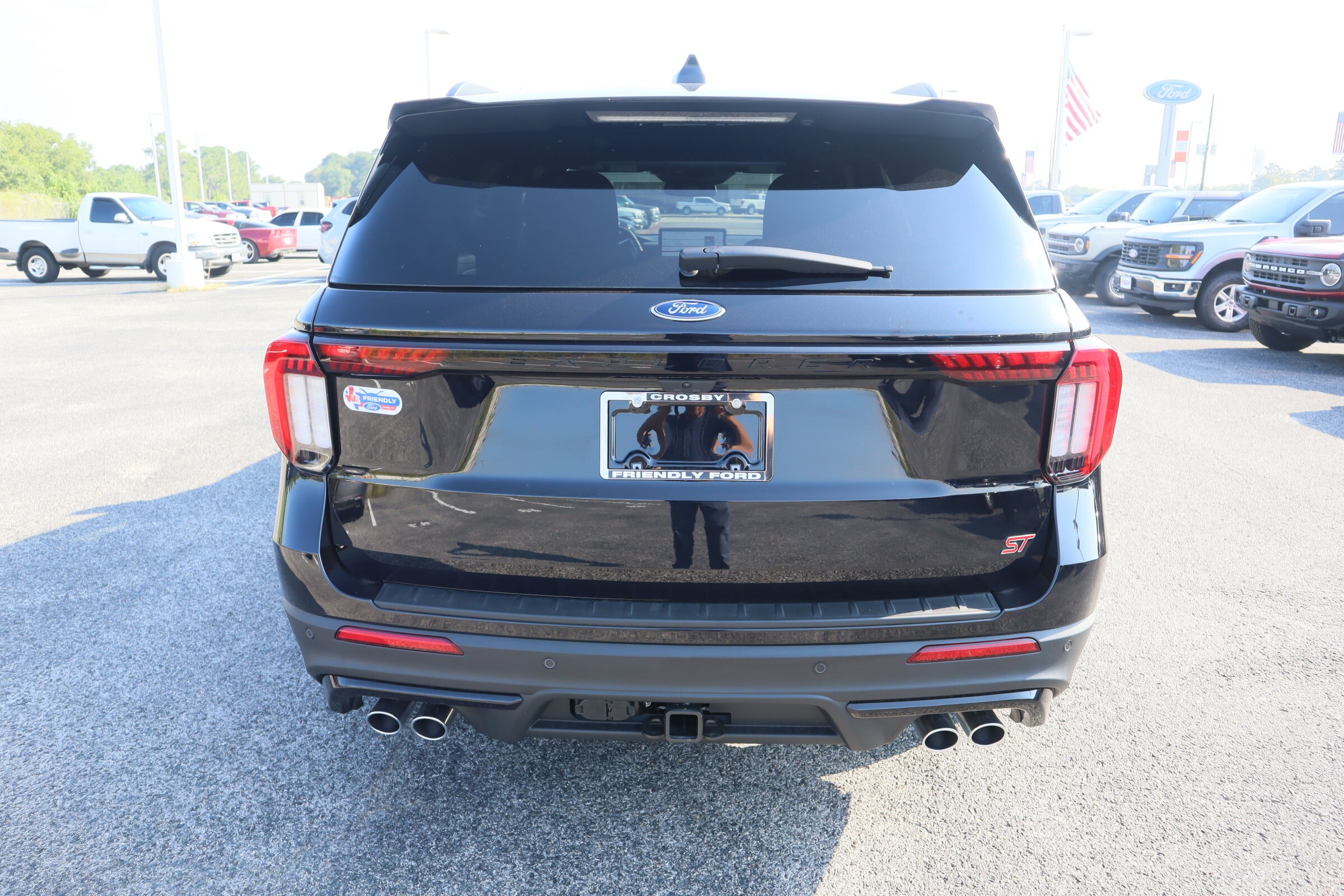2025 Ford Explorer ST photo 4