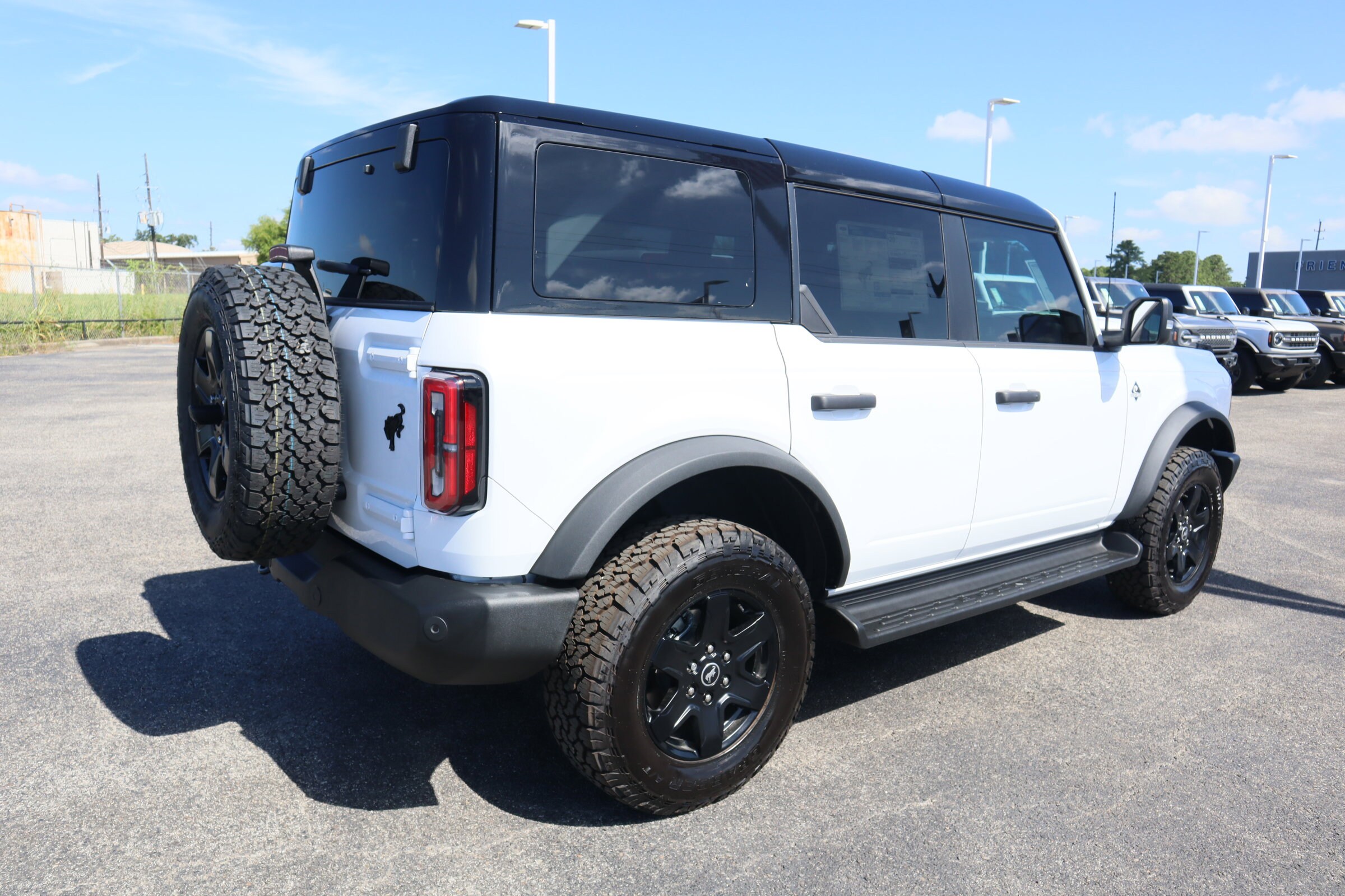 2025 Ford Bronco Outer Banks photo 3