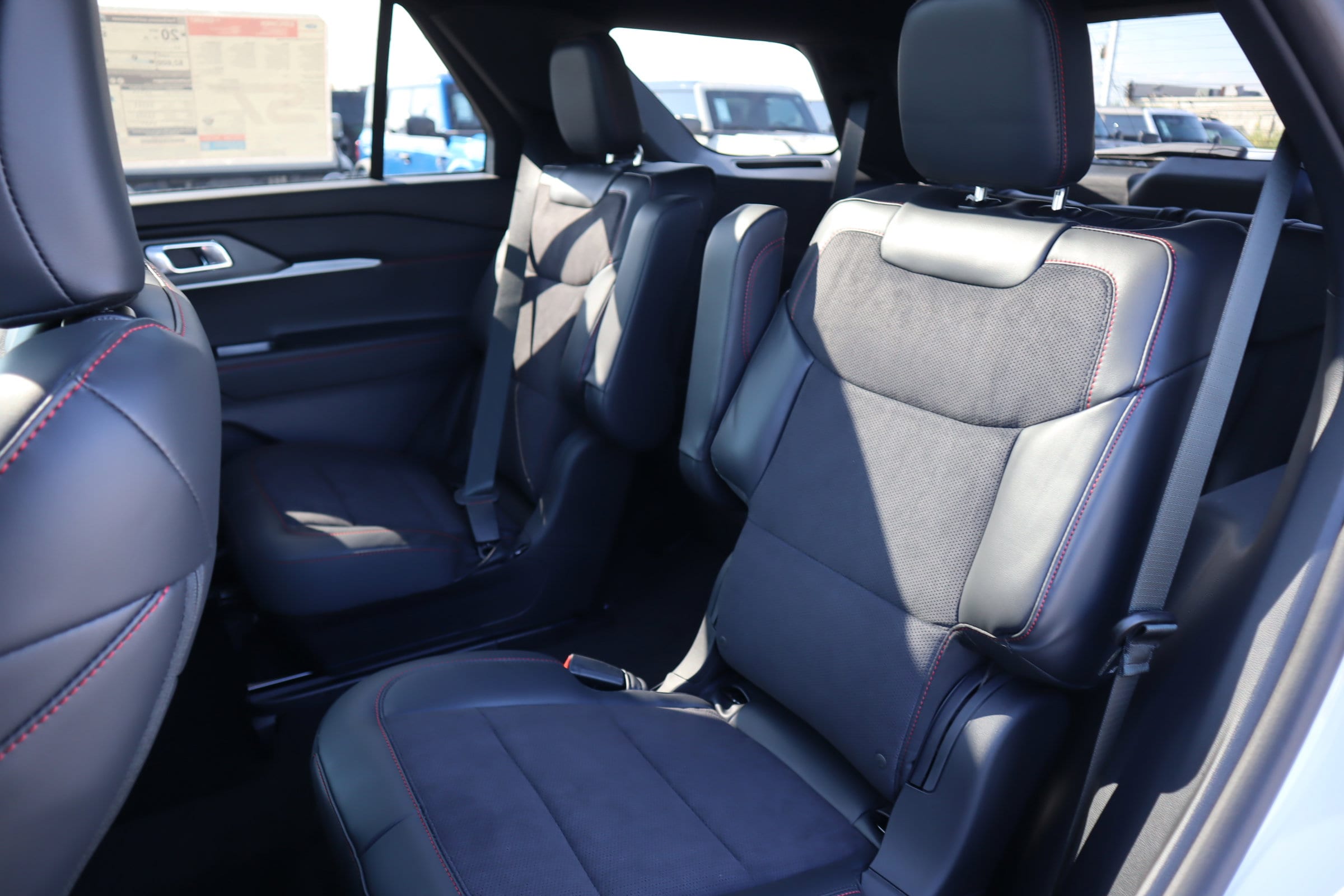 2025 Ford Explorer ST - Photo 38
