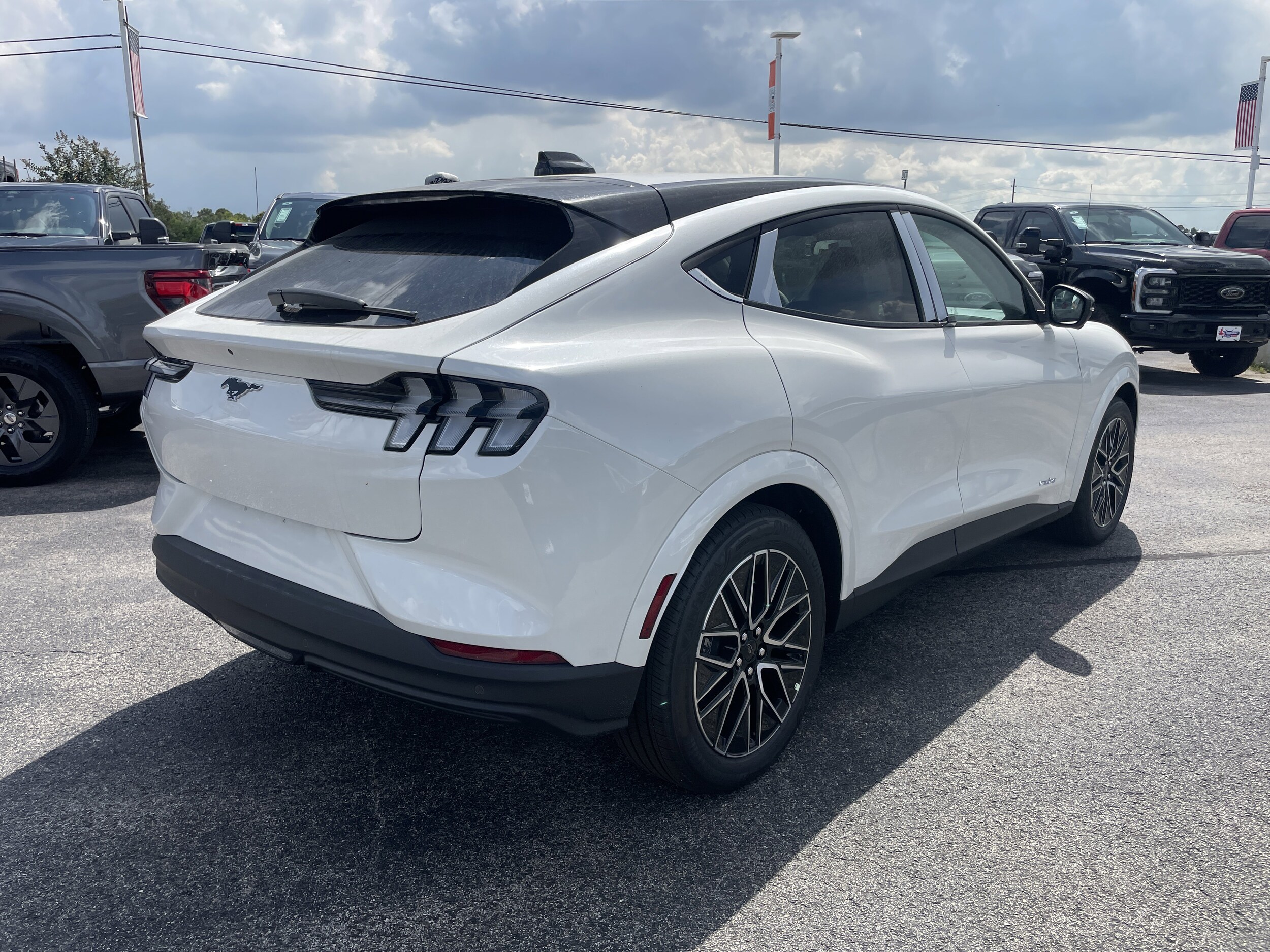 2025 Ford Mustang Mach-E Premium photo 3