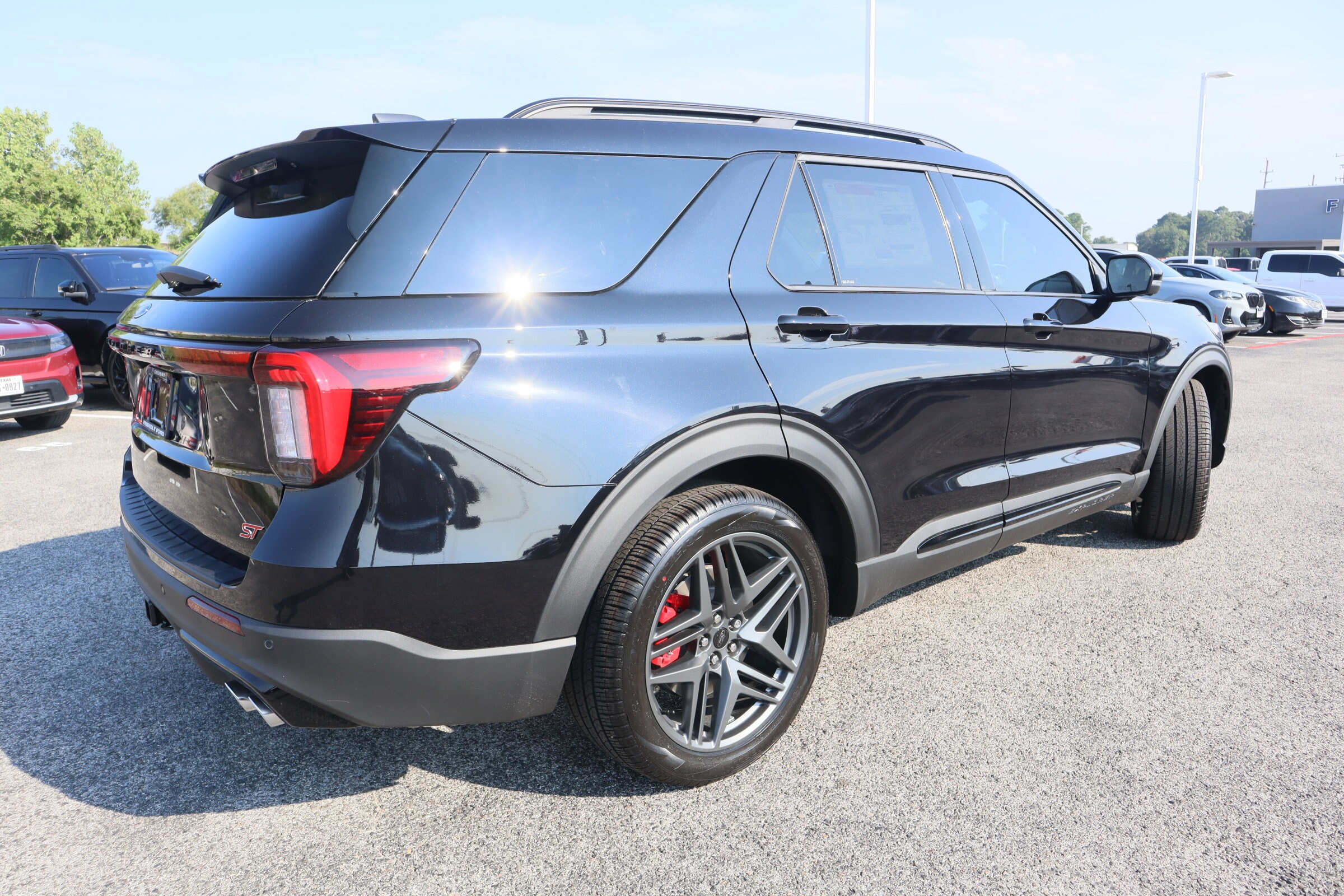 2025 Ford Explorer ST photo 2
