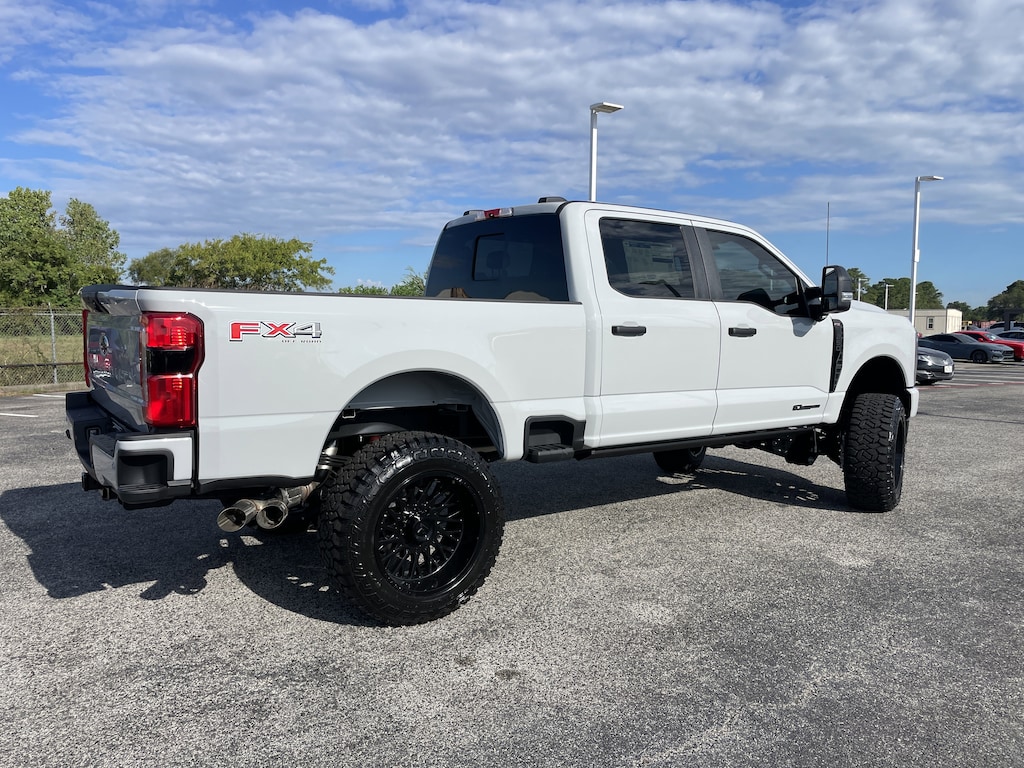 New 2025 Ford F-250 XL Truck Crew Cab