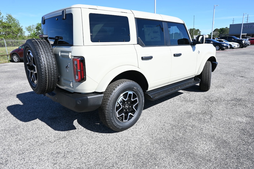 New 2026 Ford Bronco Outer Banks SUV