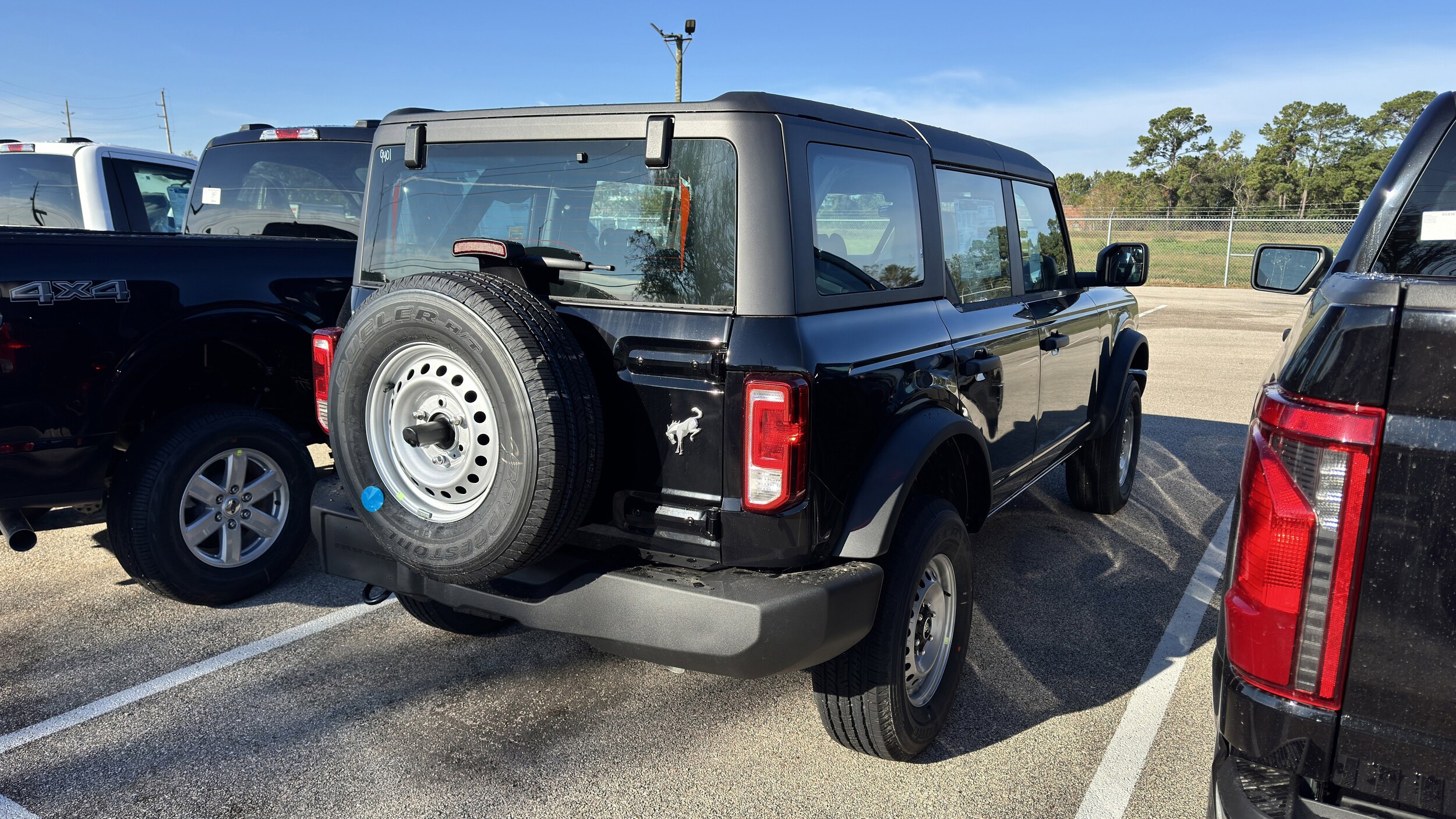 2025 Ford Bronco Base photo 3