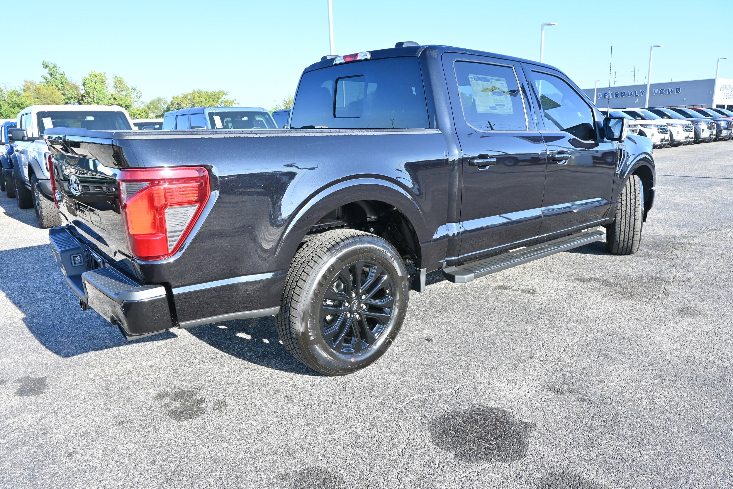 2025 Ford F-150 XLT photo 2