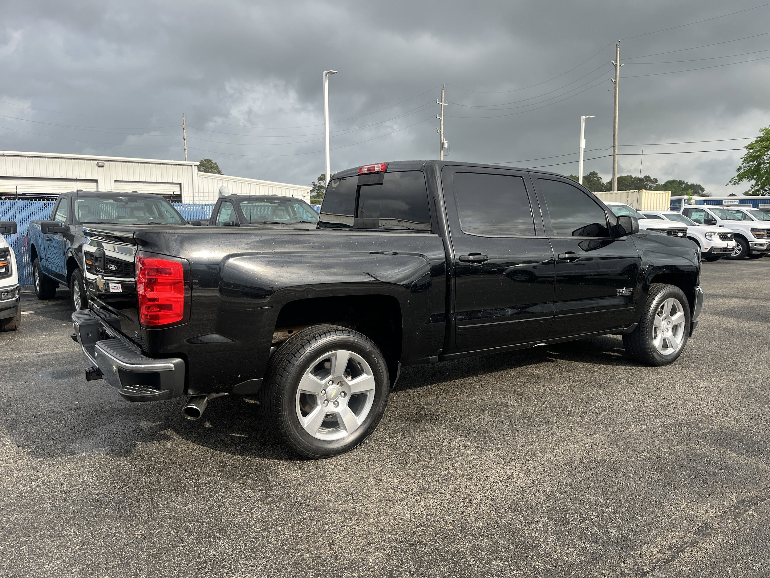 Used 2017 Chevrolet Silverado 1500 LT with VIN 3GCPCREC1HG376713 for sale in Crosby, TX