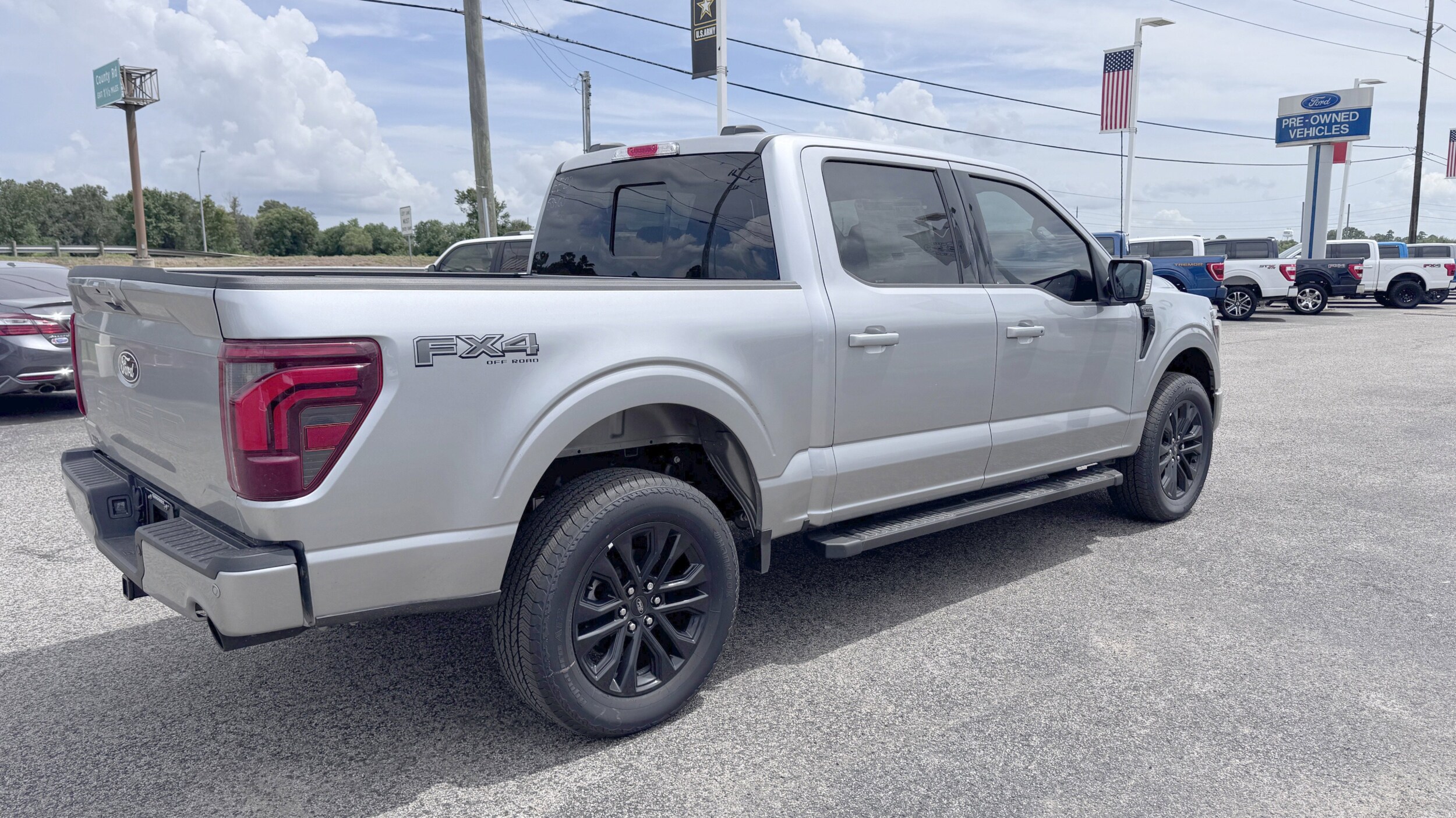 2025 Ford F-150 Lariat photo 3