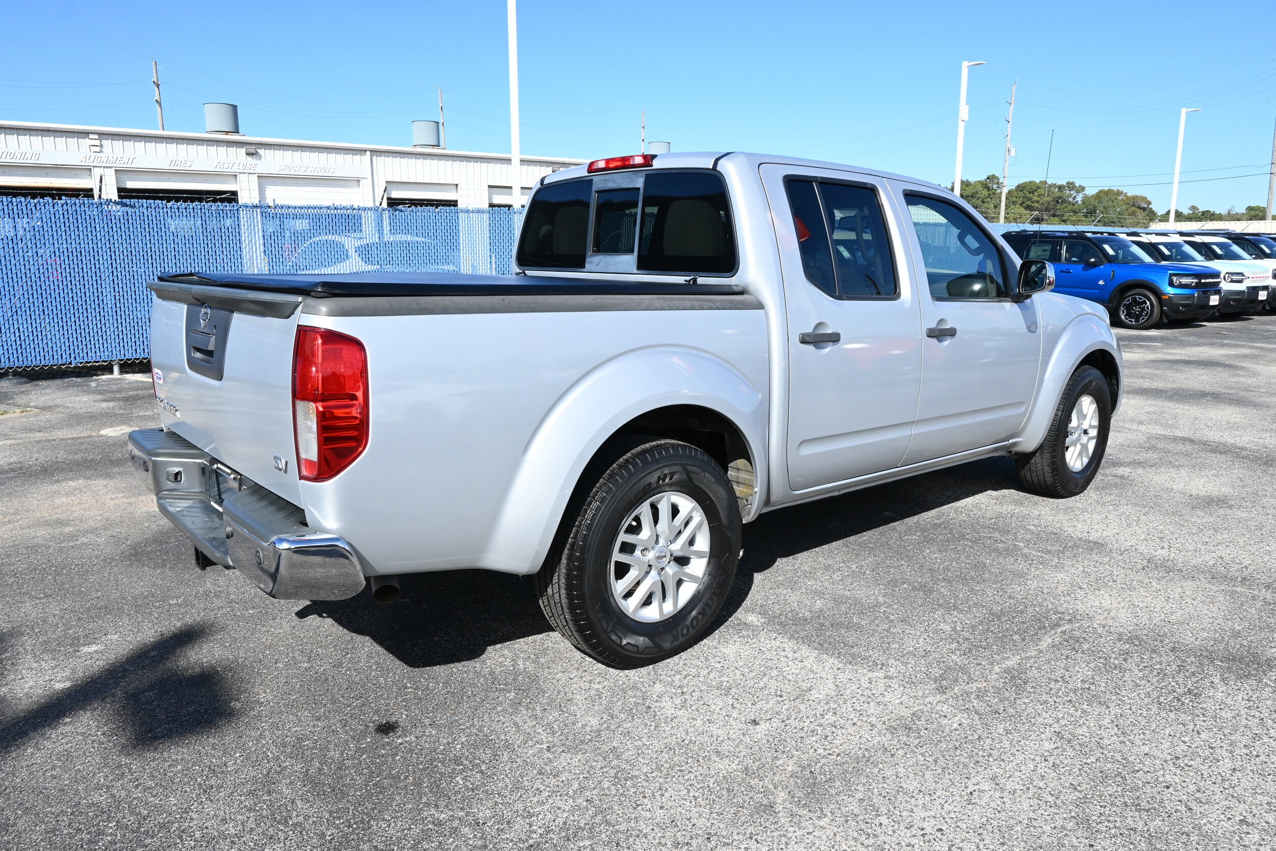 2016 Nissan Frontier SV photo 2