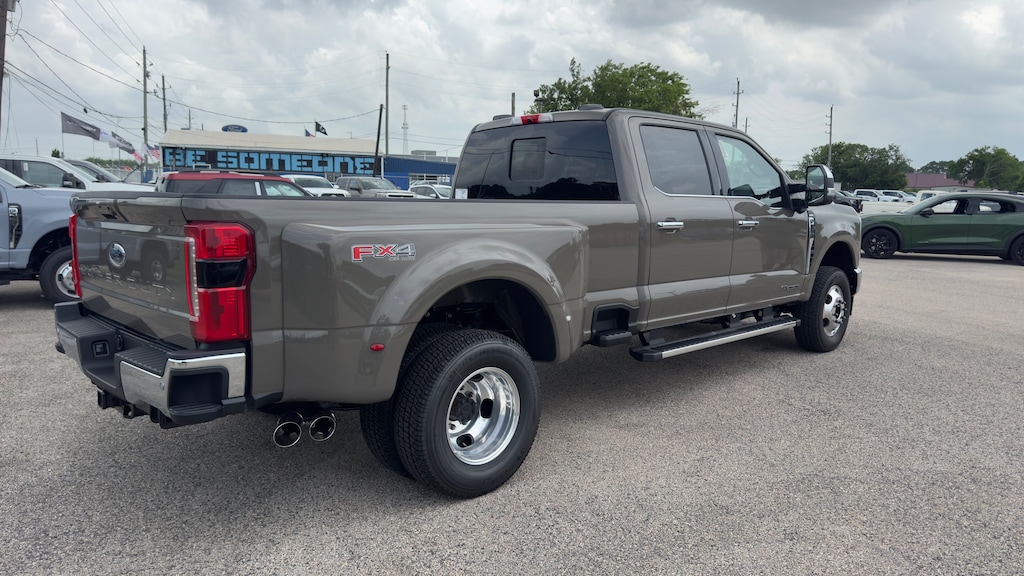 New 2026 Ford F-350 Lariat Truck Crew Cab