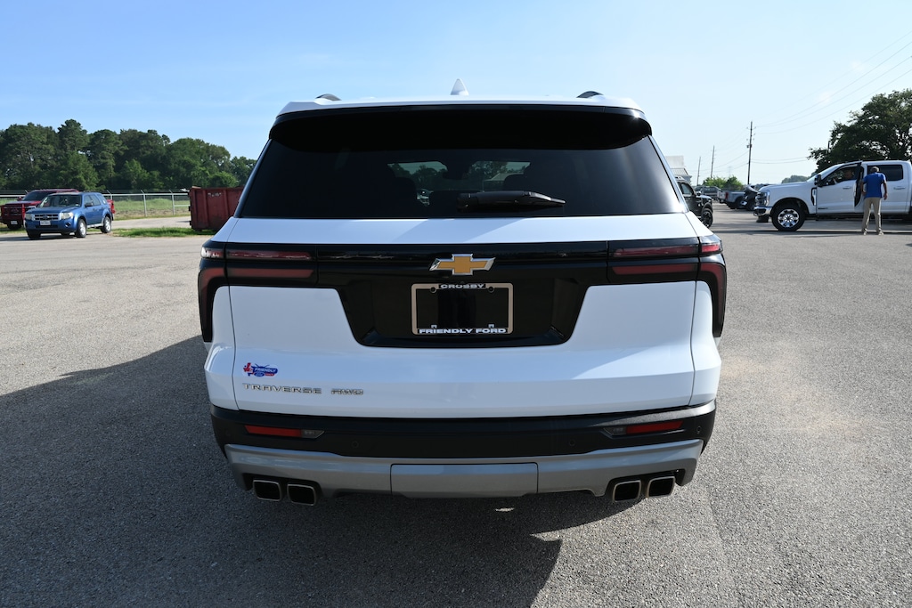 Used 2025 Chevrolet Traverse LT SUV