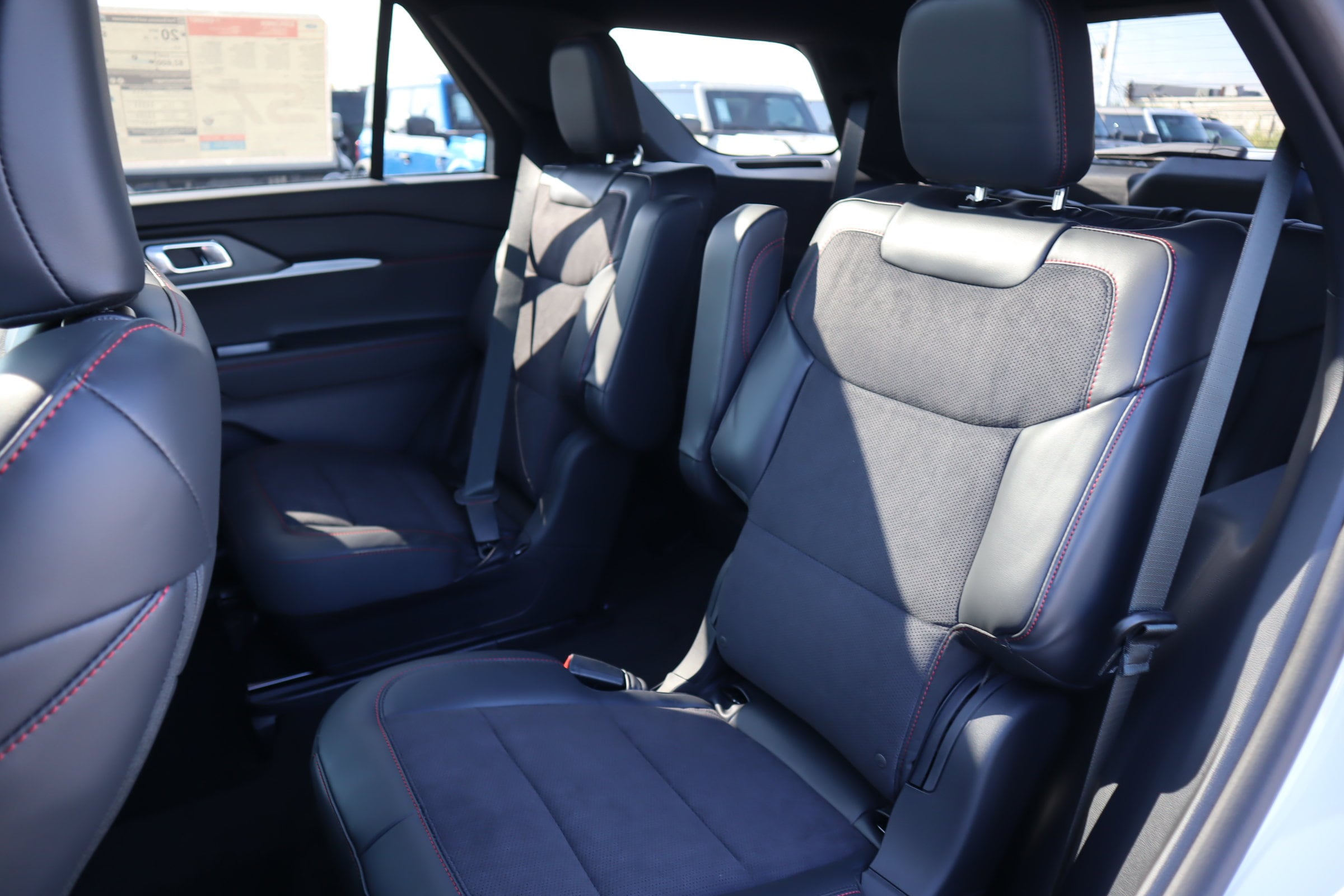 2025 Ford Explorer ST - Photo 38