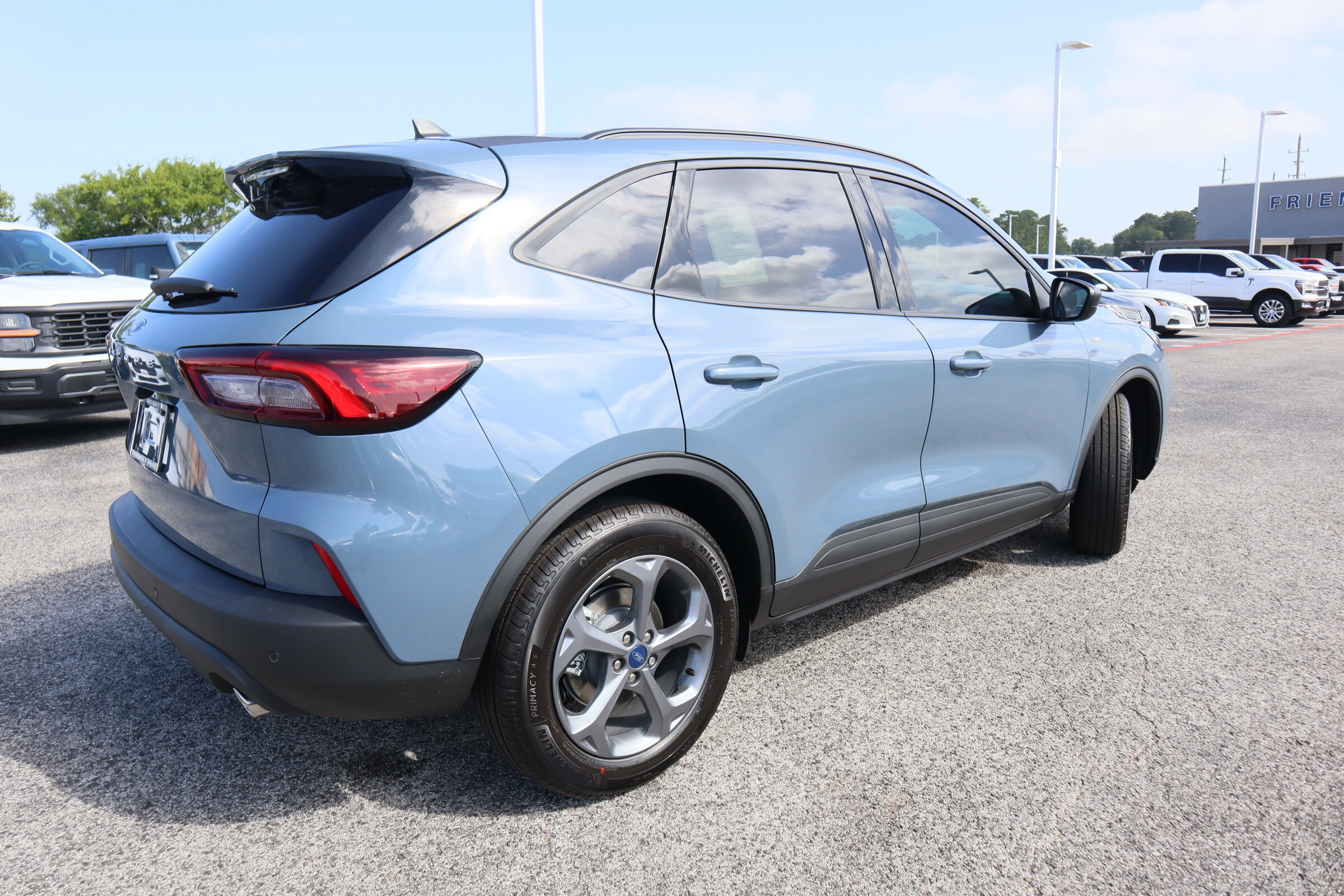 2025 Ford Escape ST-Line photo 2