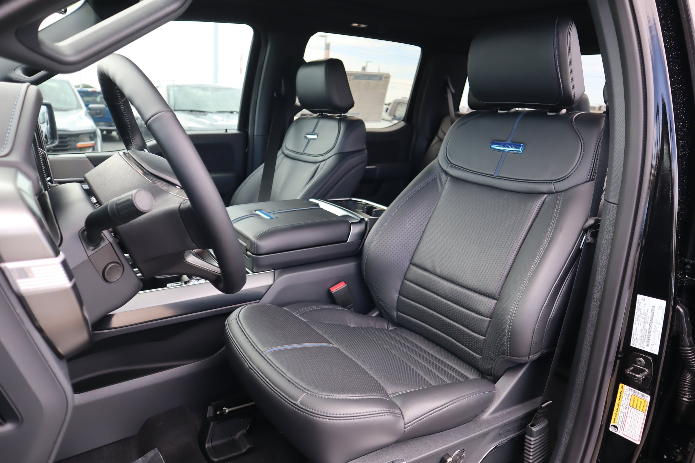 2025 Ford F-150 Platinum - Photo 35