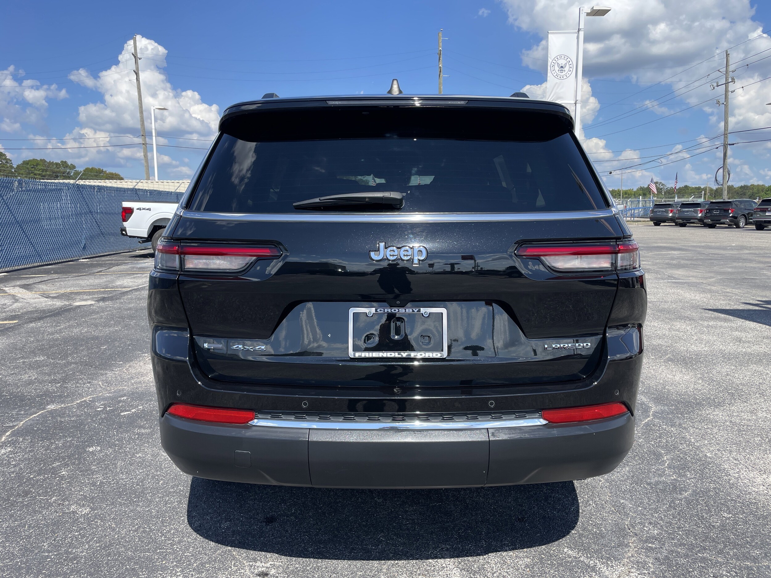 2021 Jeep Grand Cherokee Laredo photo 2