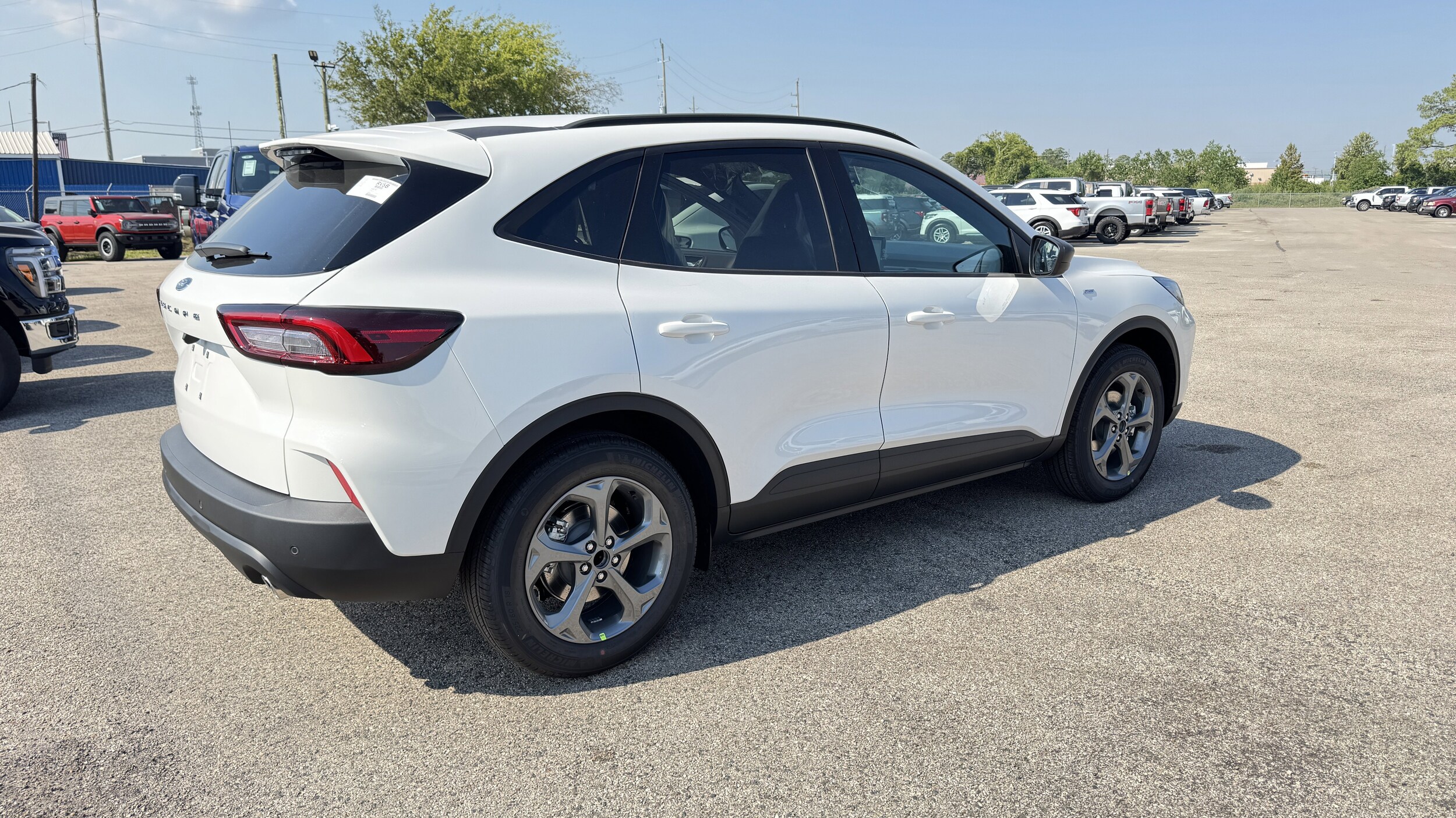 2026 Ford Escape ST-Line photo 3