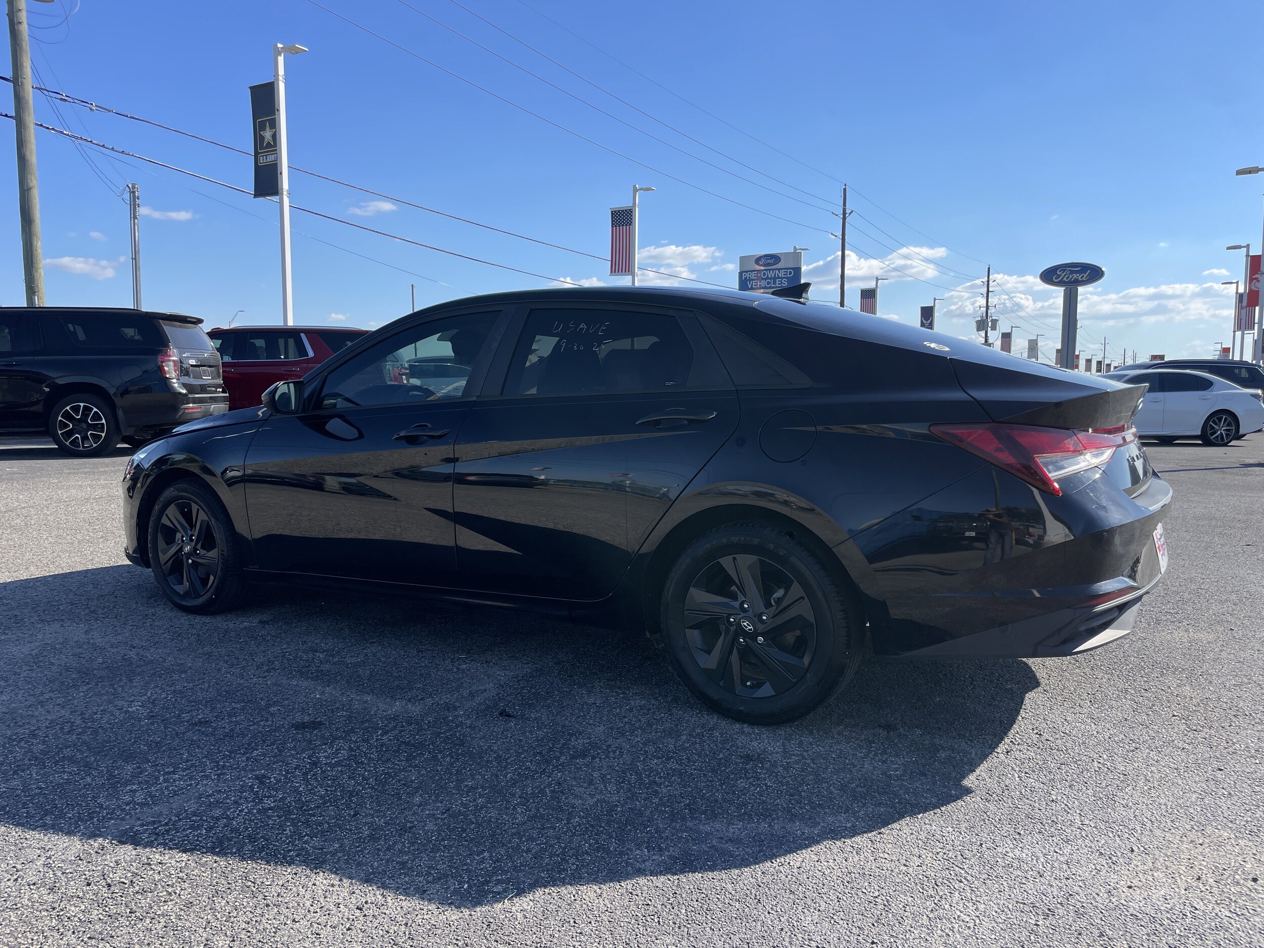 2023 Hyundai Elantra SEL photo 2