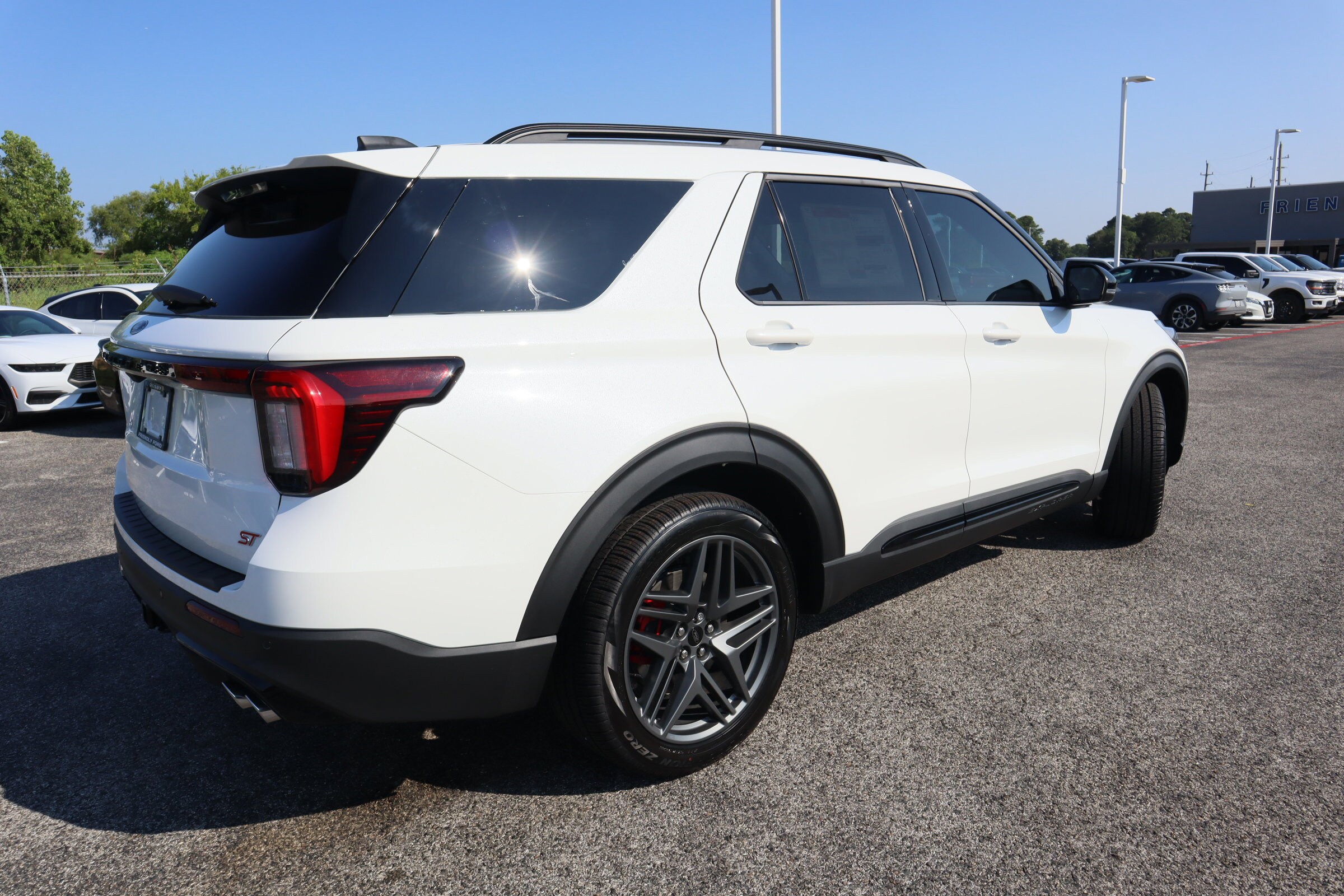 2025 Ford Explorer ST photo 2
