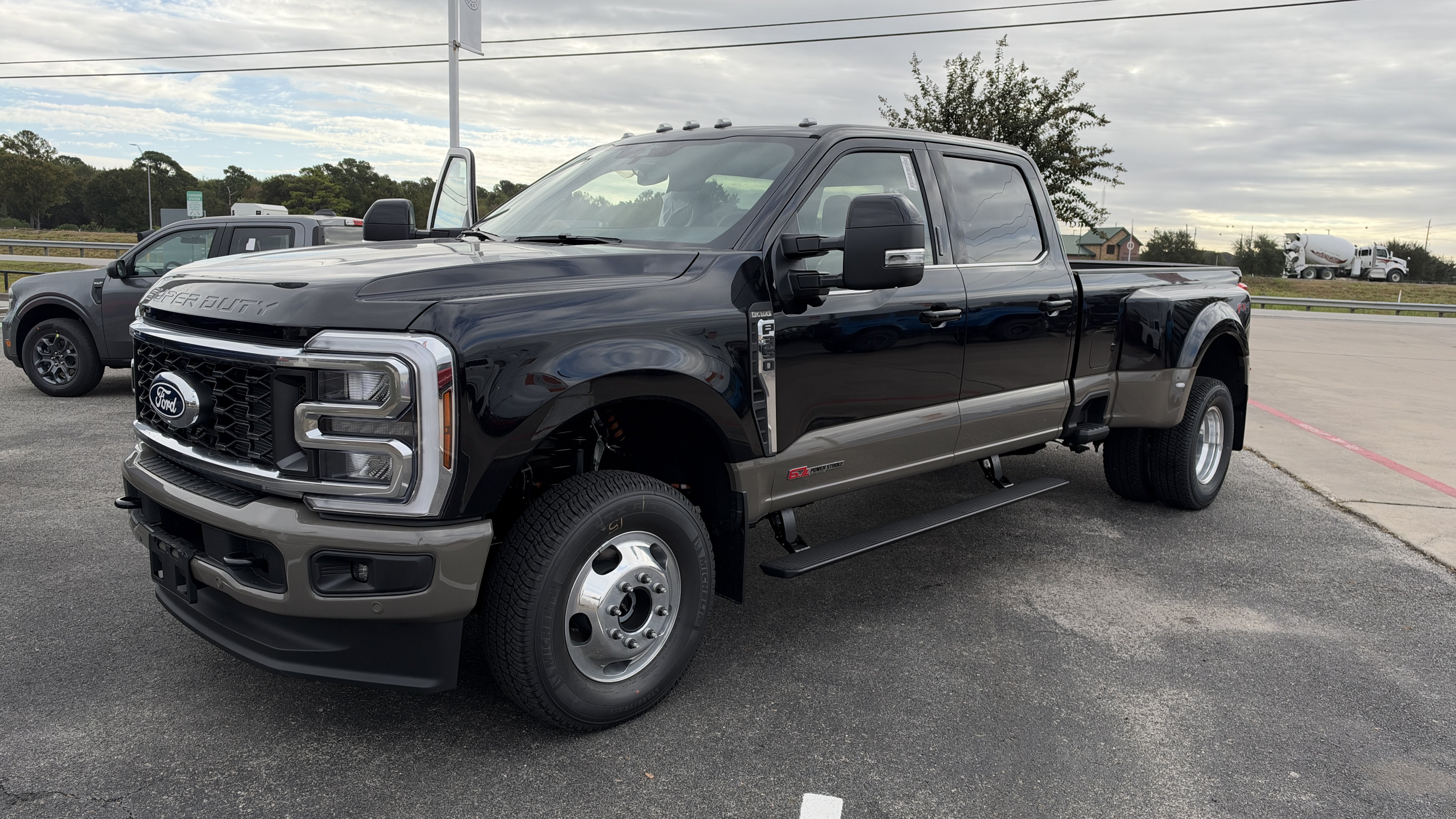 New 2027 Ford F-350 Truck Crew Cab