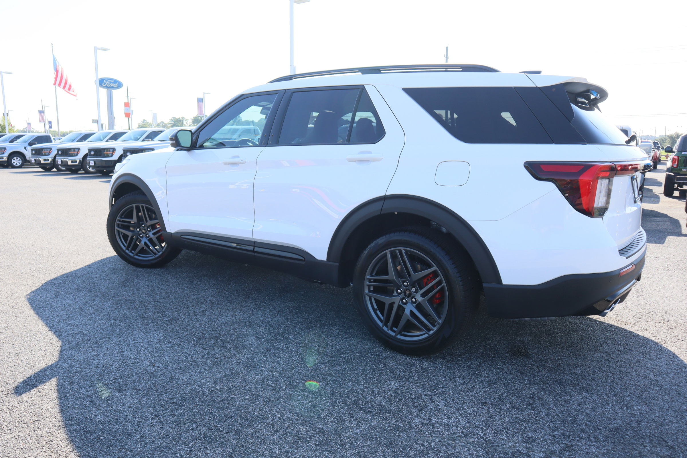 2025 Ford Explorer ST - Photo 8