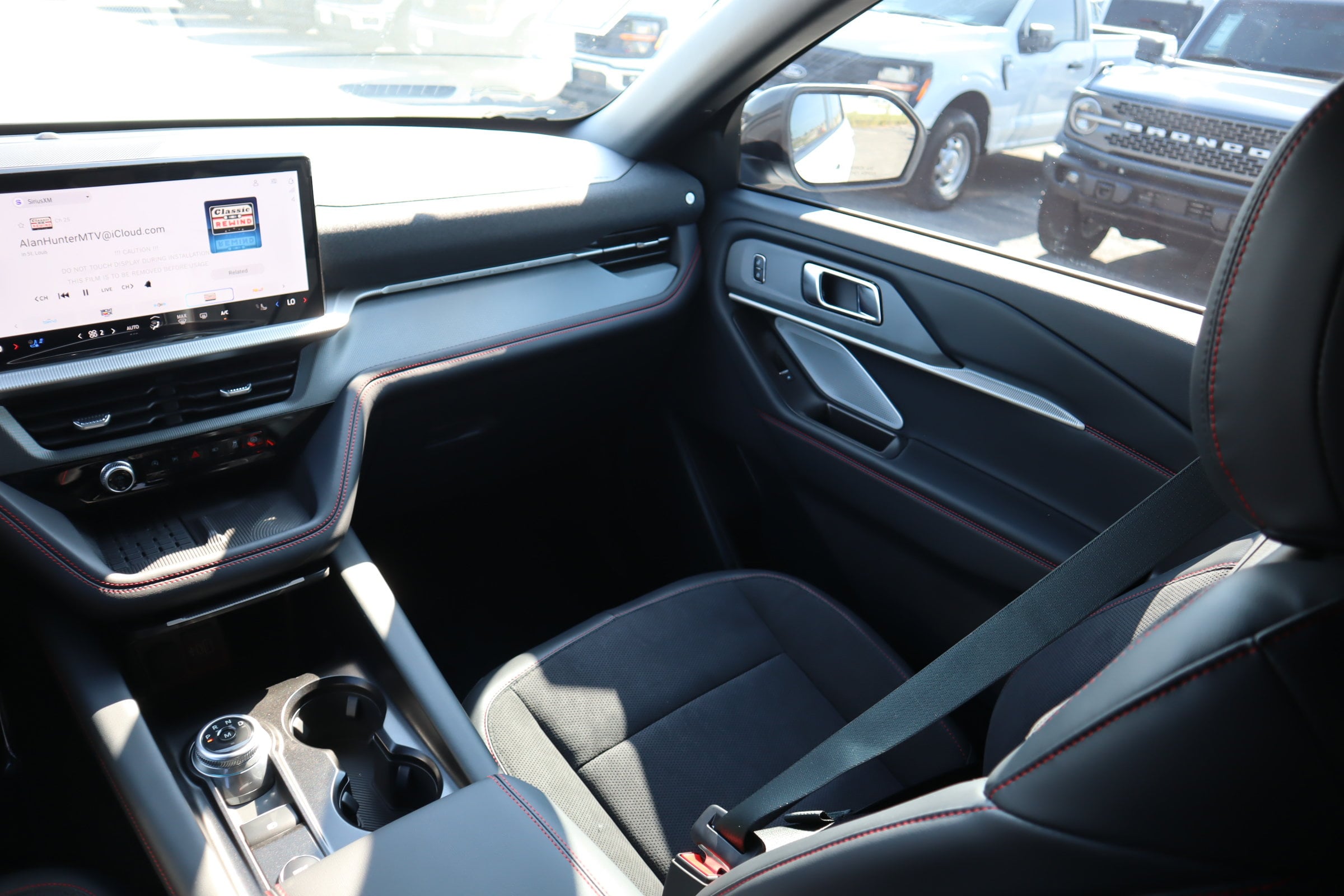 2025 Ford Explorer ST - Photo 35