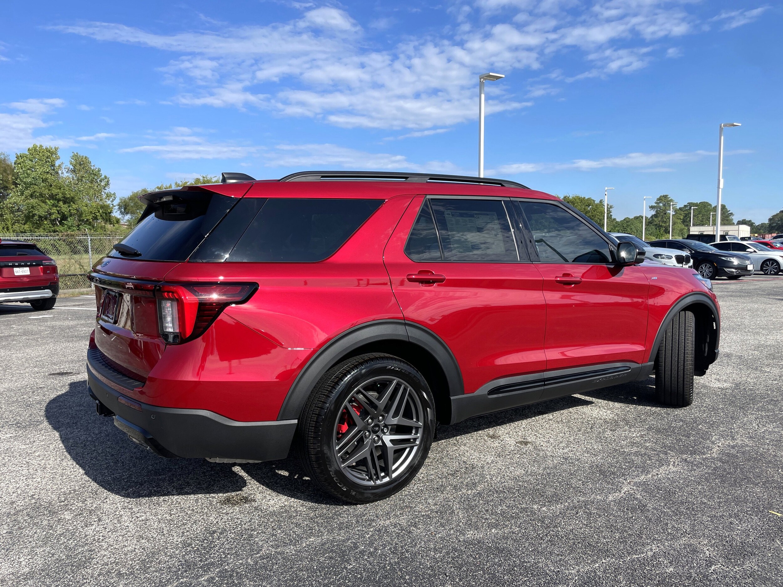 2025 Ford Explorer ST-Line photo 3