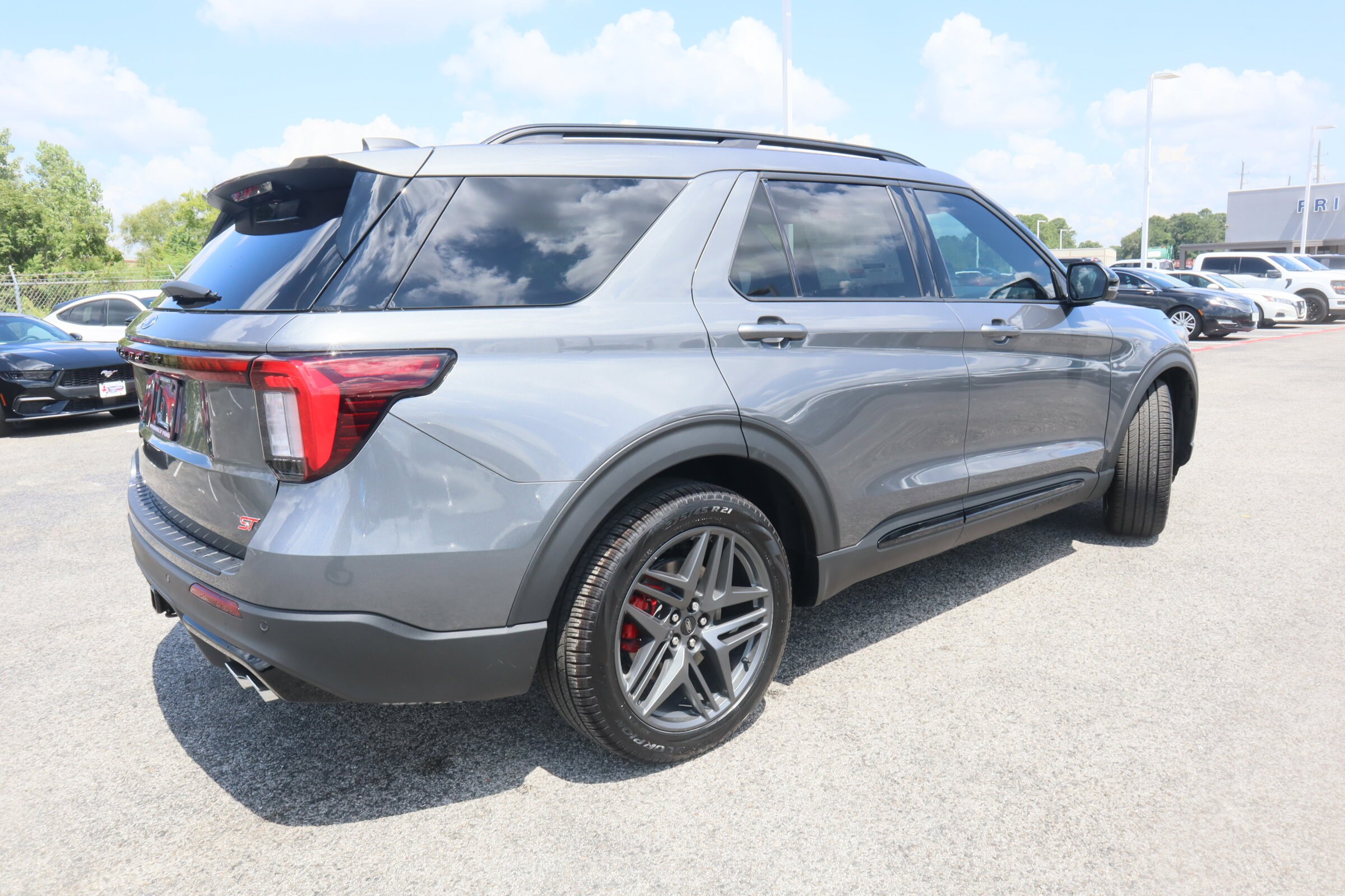 2025 Ford Explorer ST photo 2