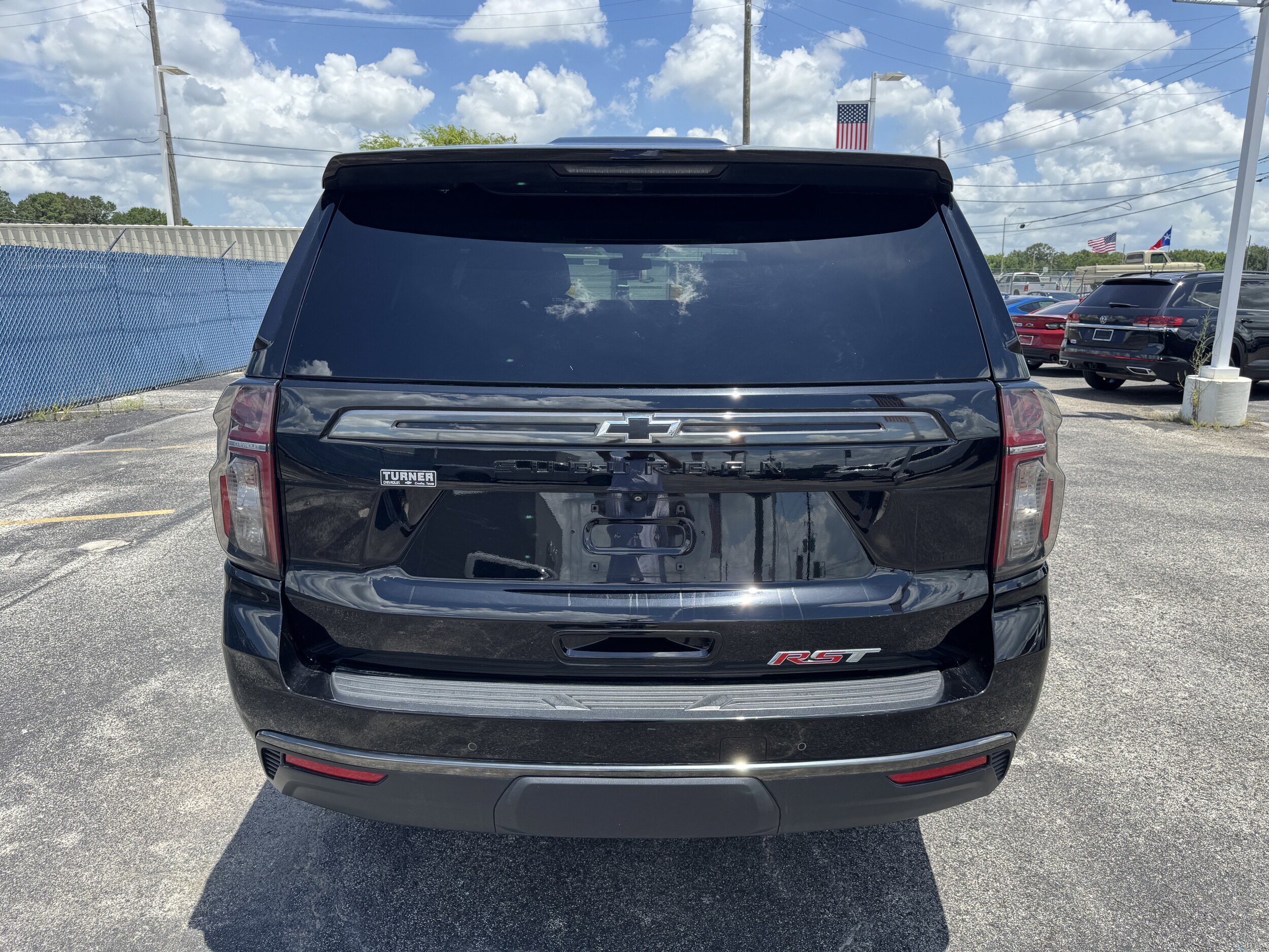 2022 Chevrolet Suburban RST photo 2