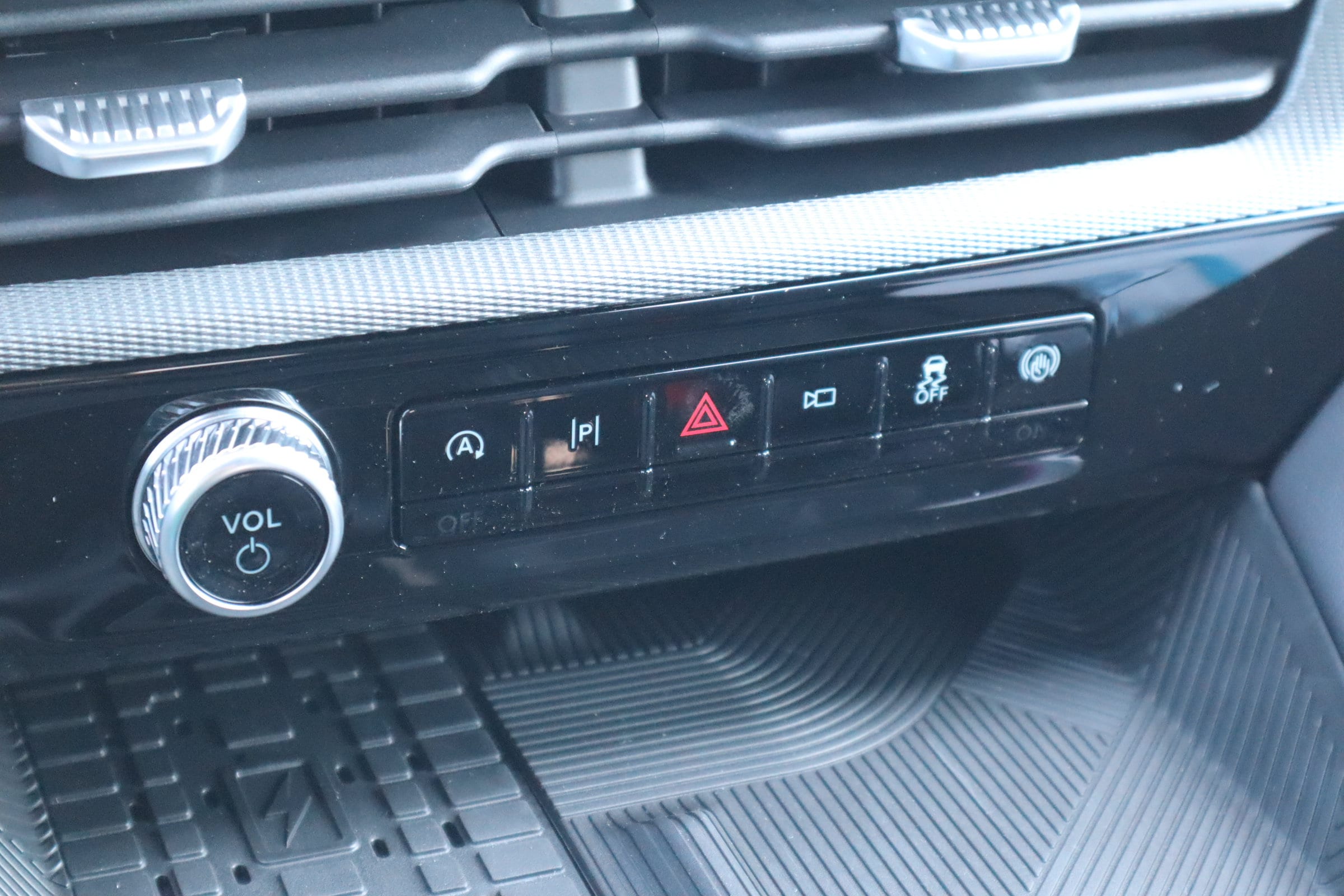 2025 Ford Explorer ST - Photo 28