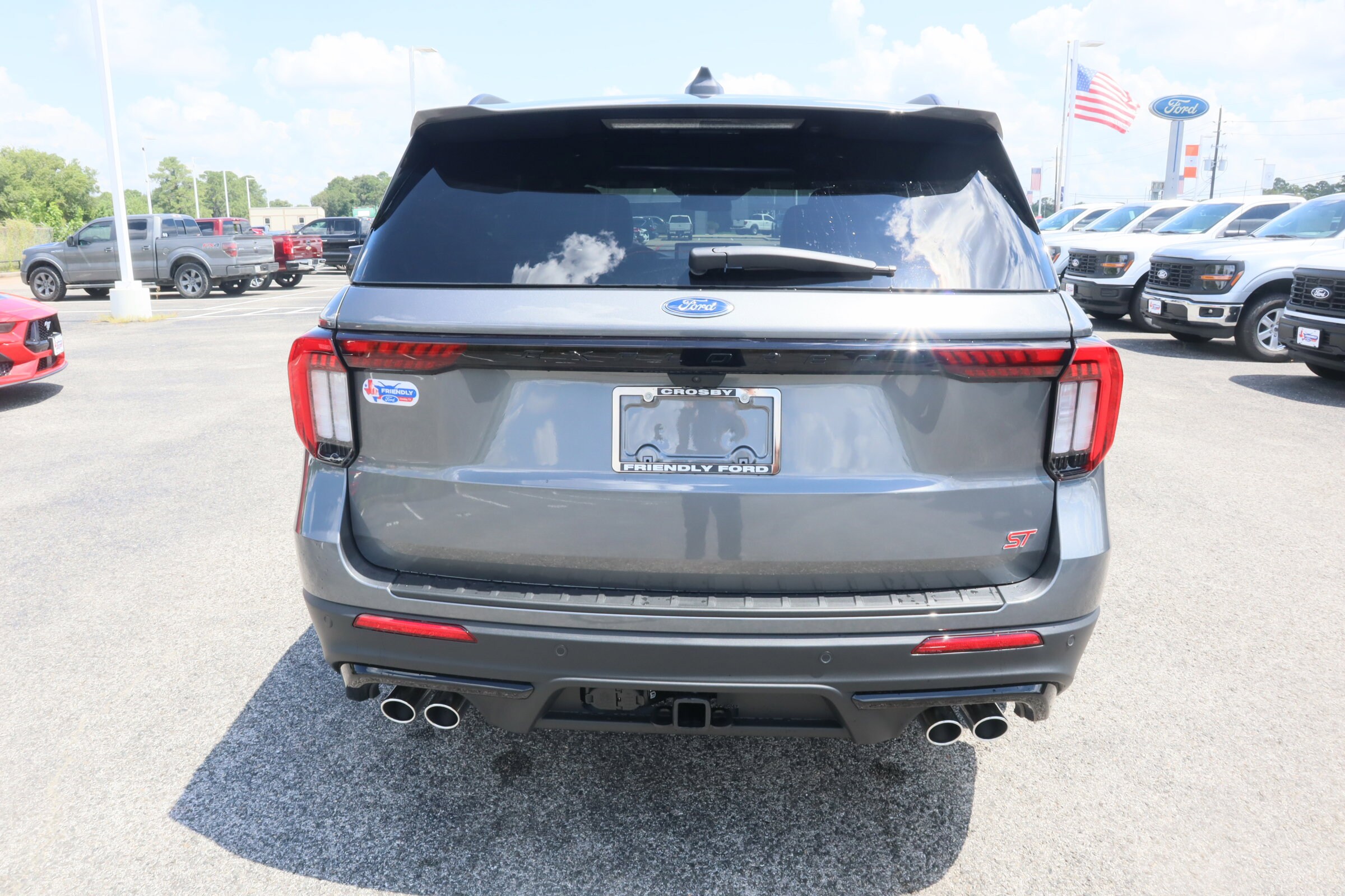 2025 Ford Explorer ST photo 4