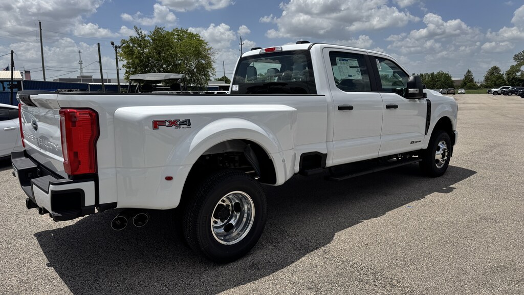 New 2026 Ford F-350 XL Truck Crew Cab