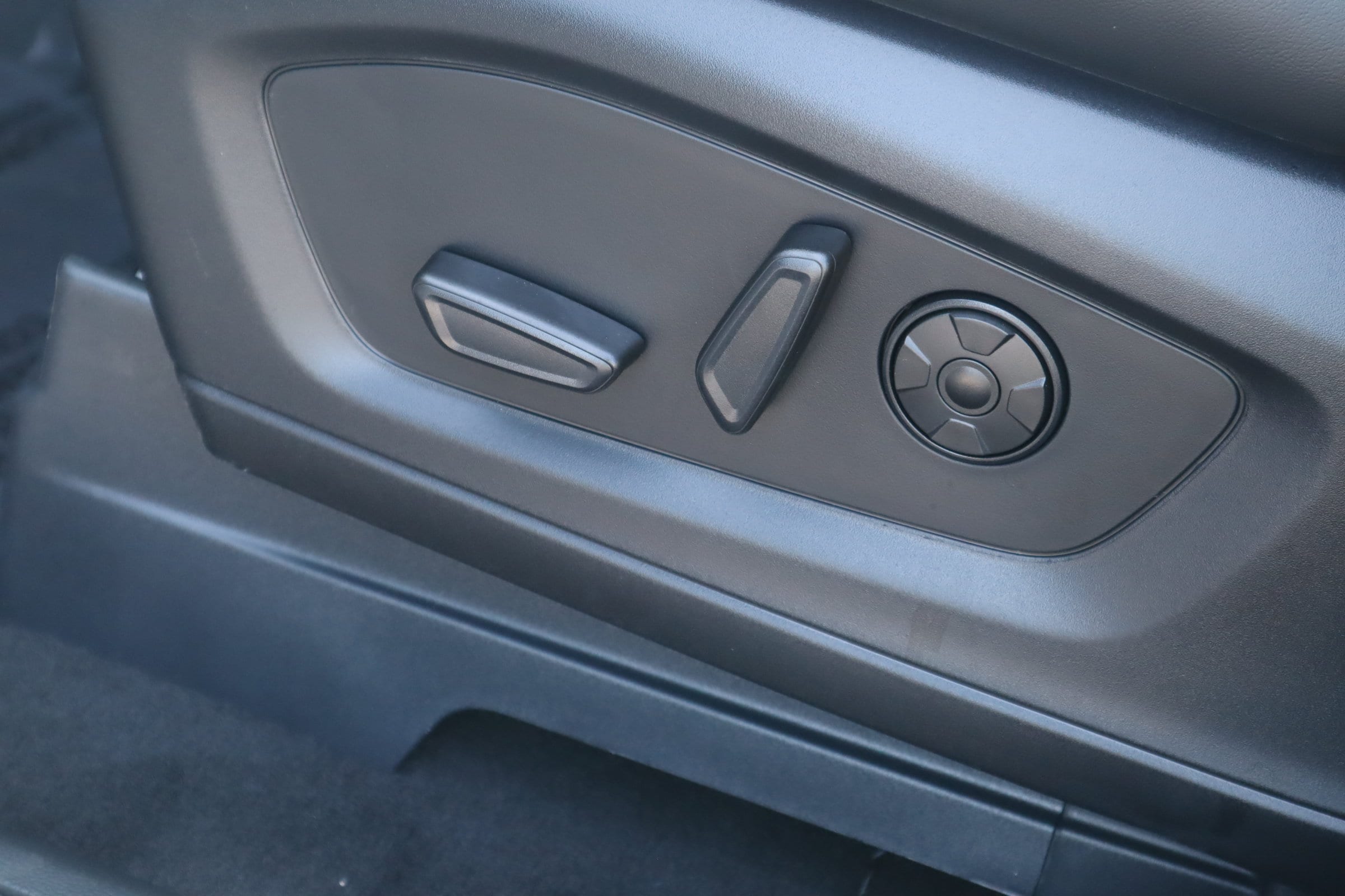 2025 Ford Explorer ST - Photo 37