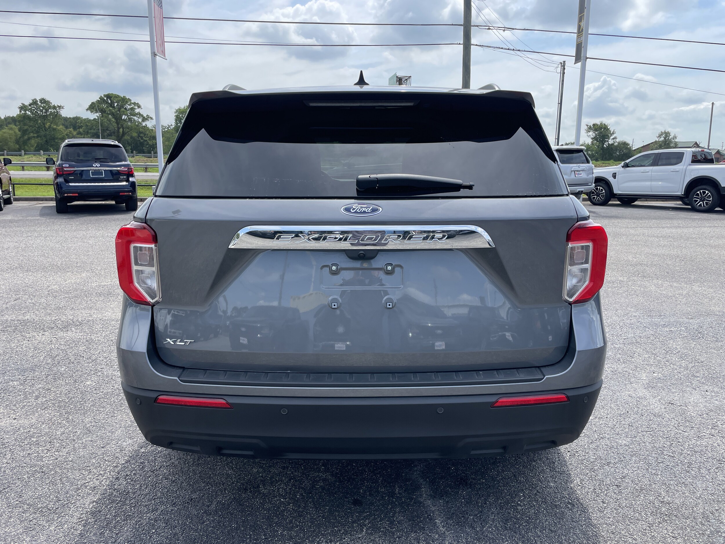 2024 Ford Explorer XLT photo 2