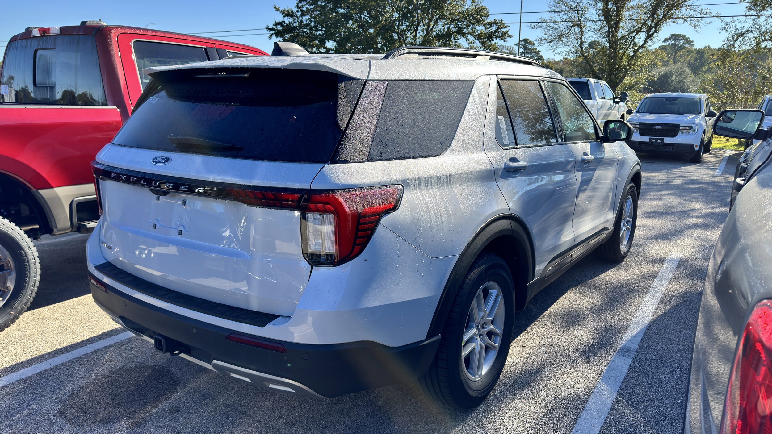 2026 Ford Explorer photo 3