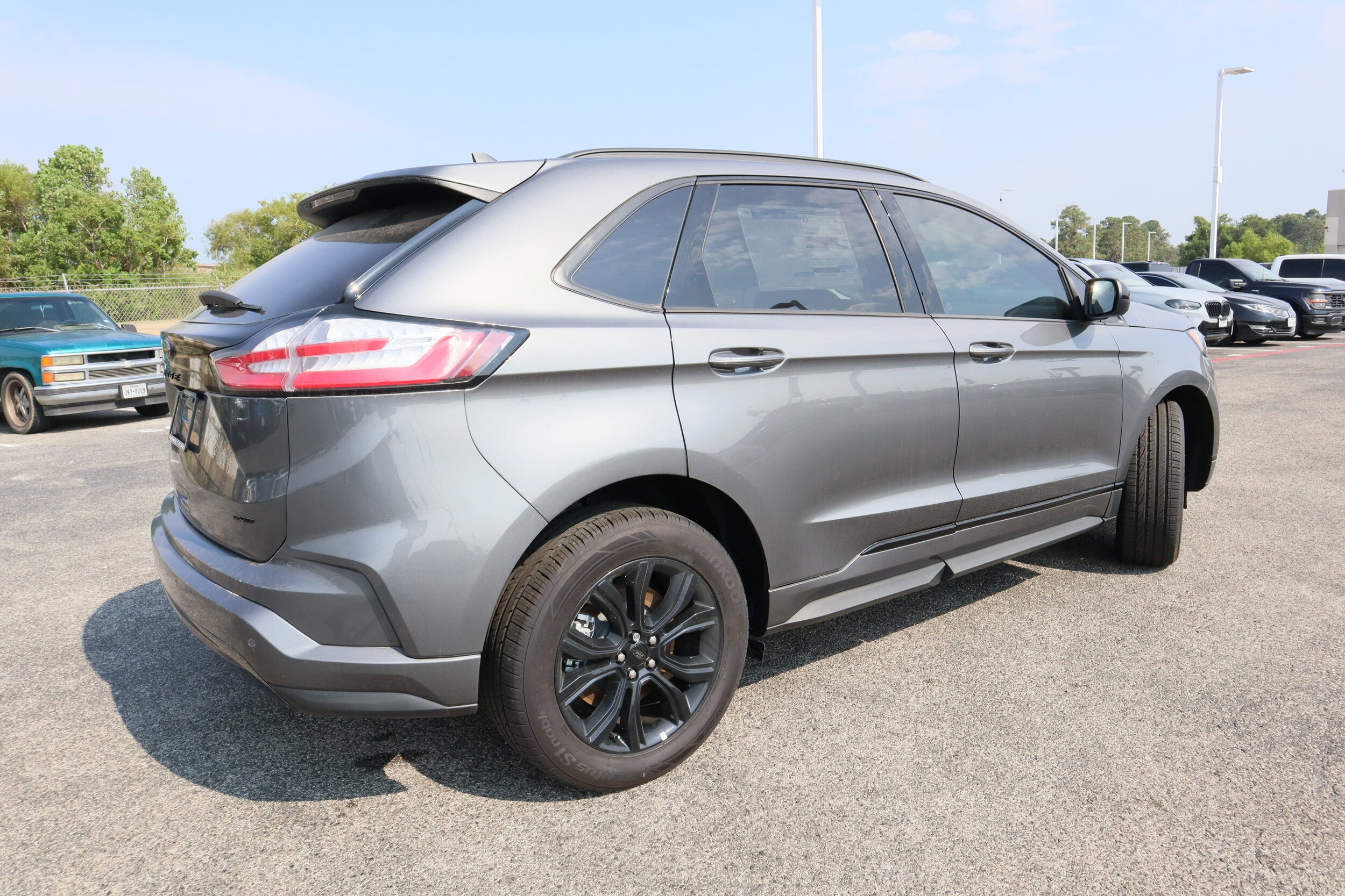 2023 Ford Edge SE photo 2