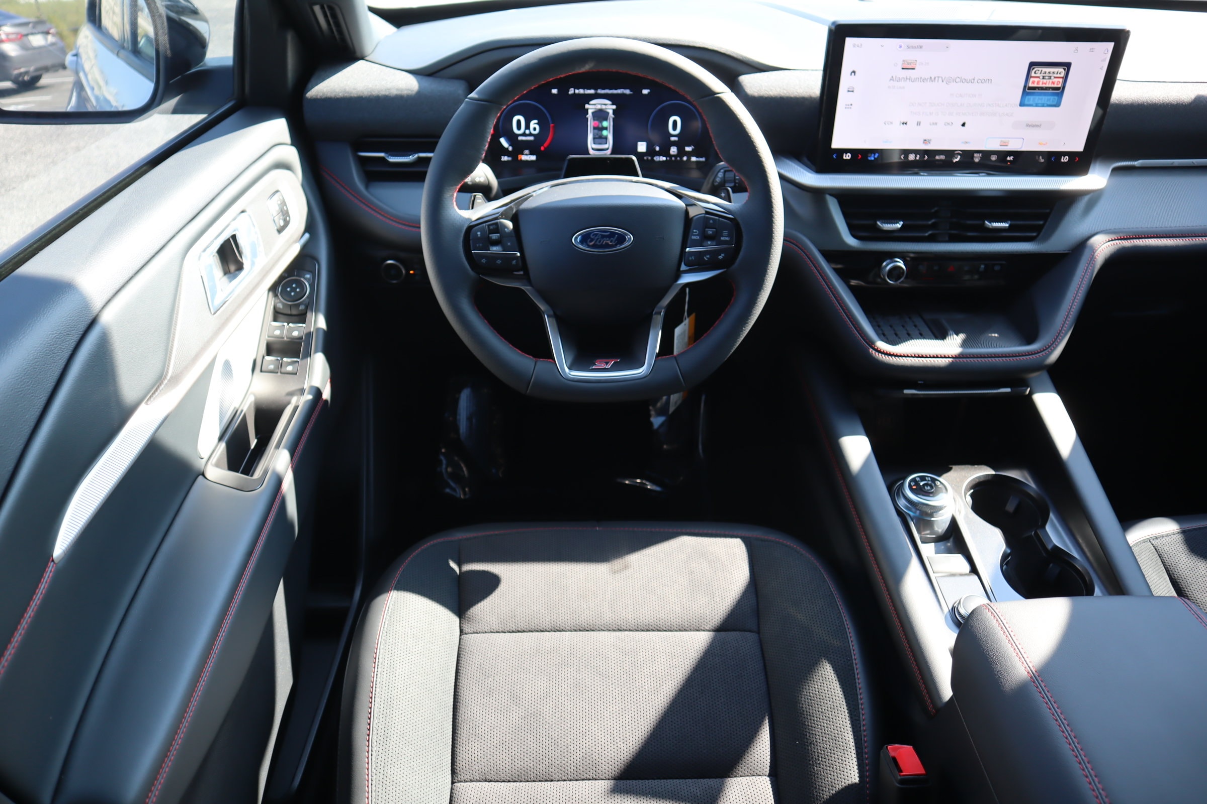2025 Ford Explorer ST - Photo 24