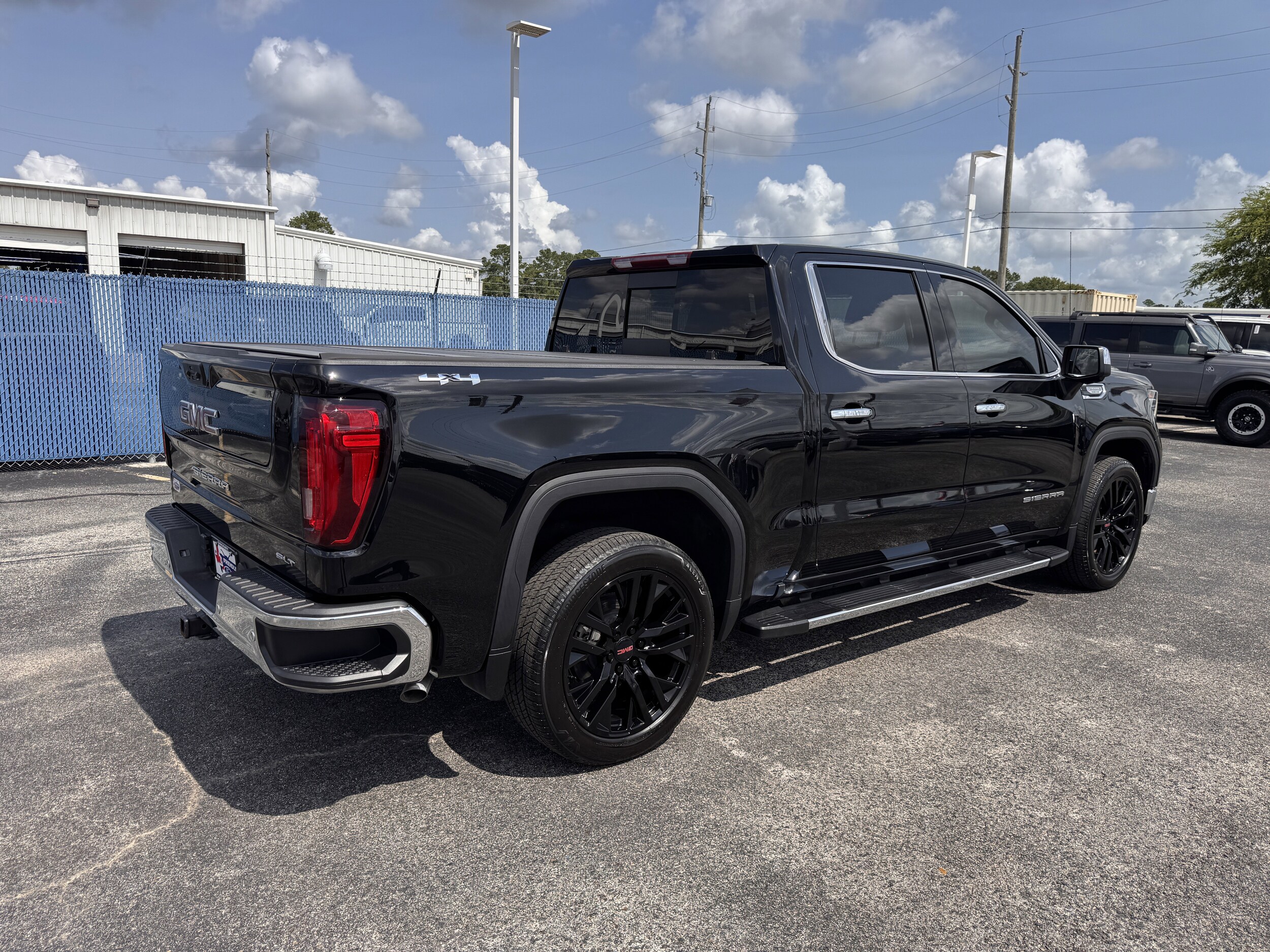 2023 Gmc Sierra 1500 SLT photo 2