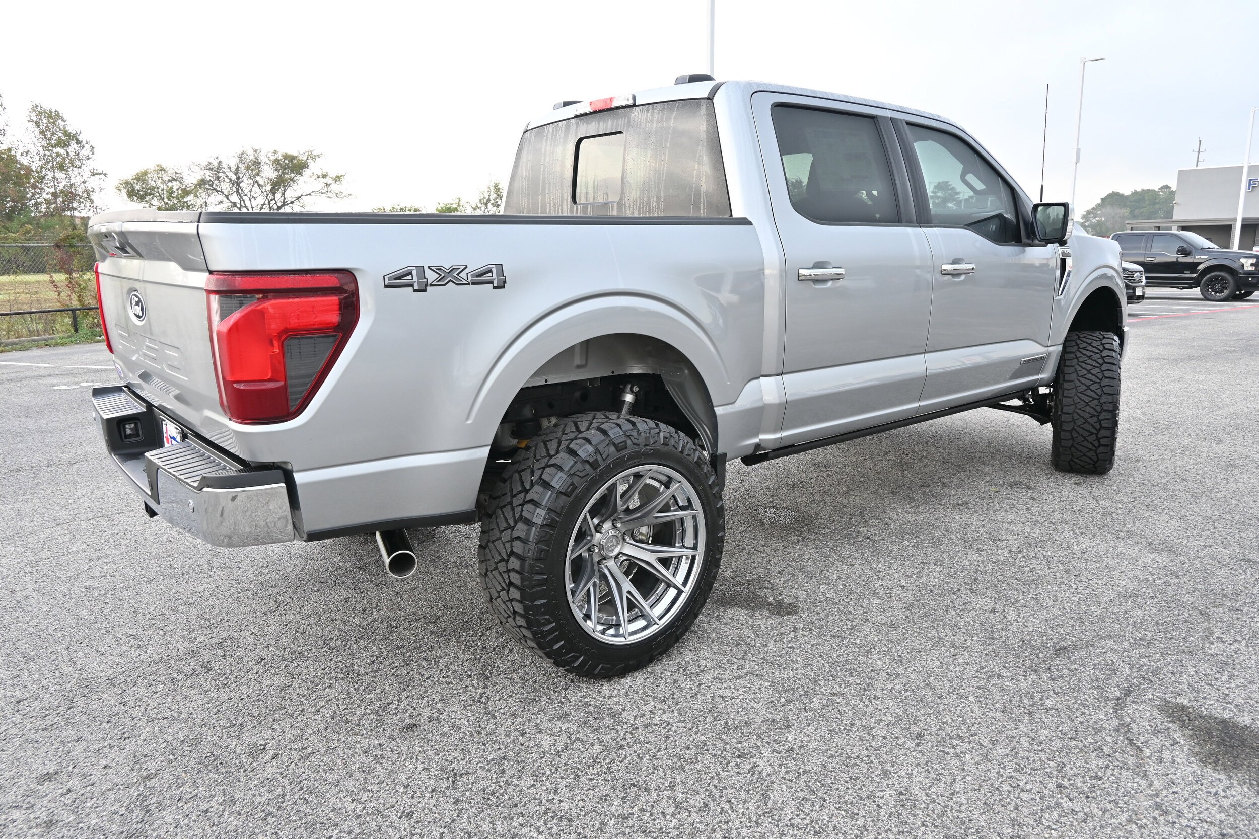 2025 Ford F-150 XLT photo 2