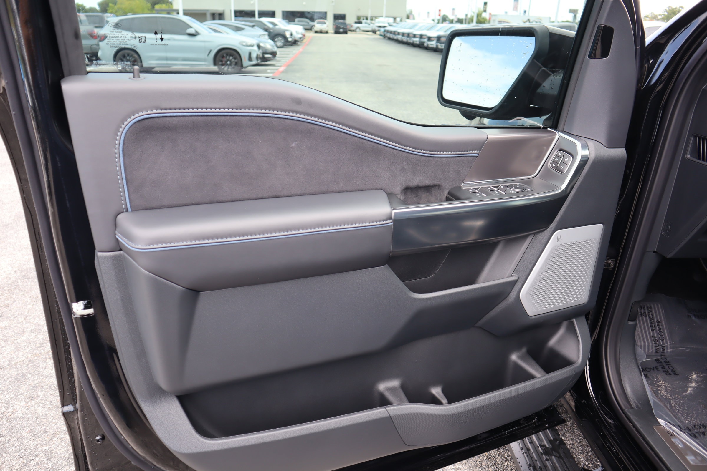 2025 Ford F-150 Platinum - Photo 16