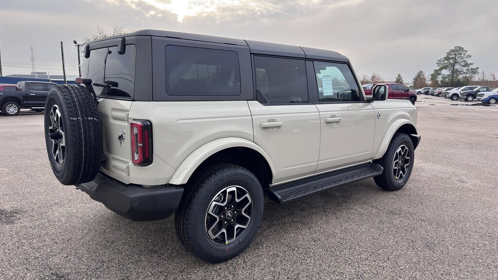 New 2025 Ford Bronco Outer Banks SUV