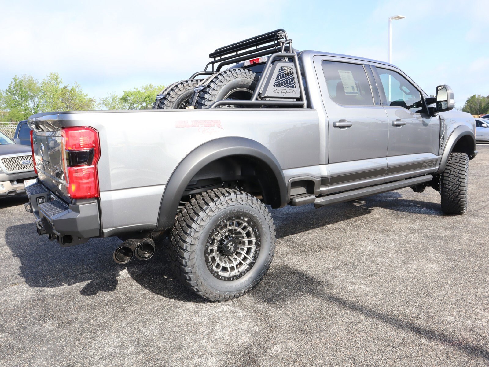 2023 Ford F-250 Lariat photo 2