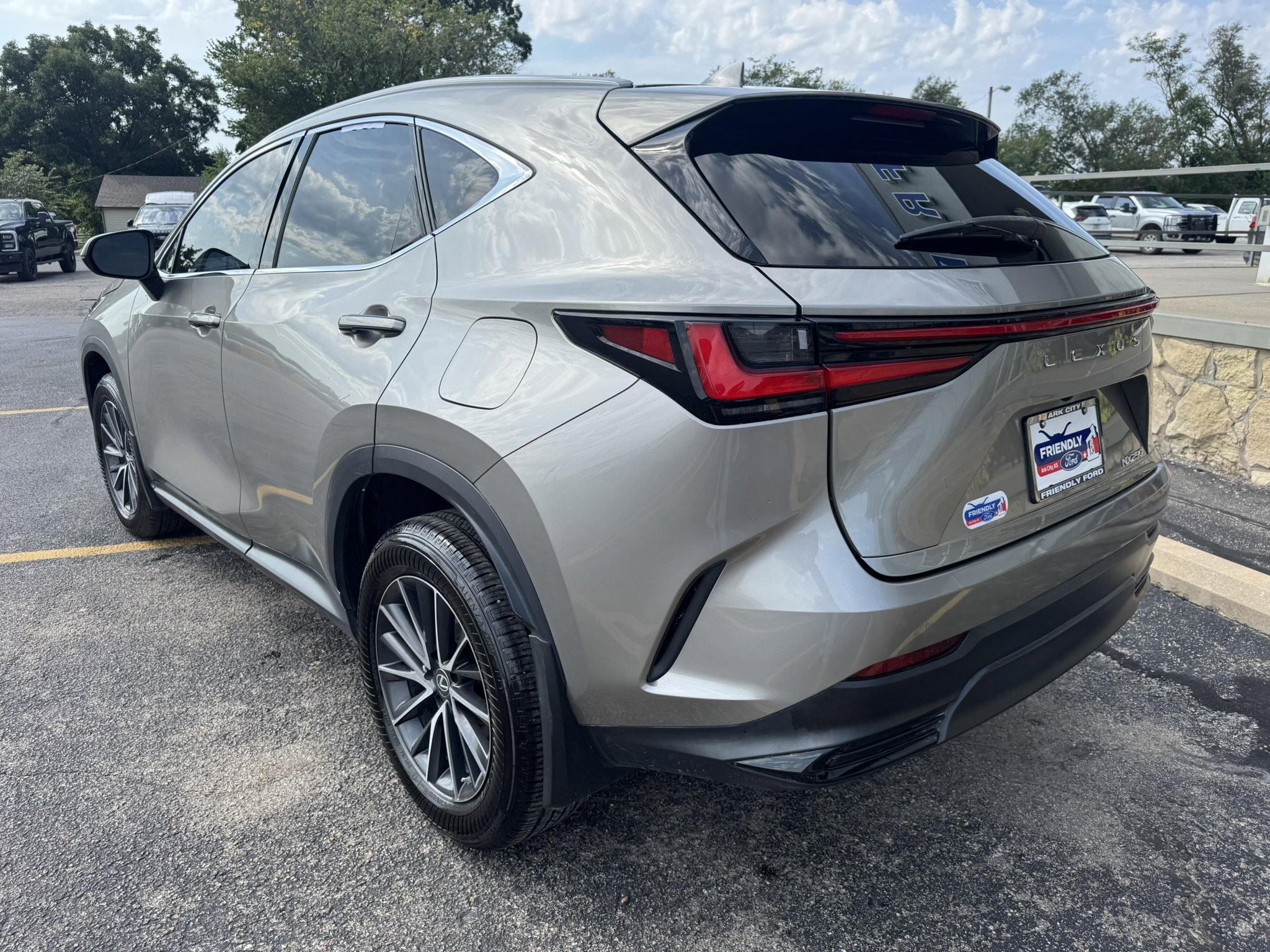 2022 Lexus NX 250 photo 3