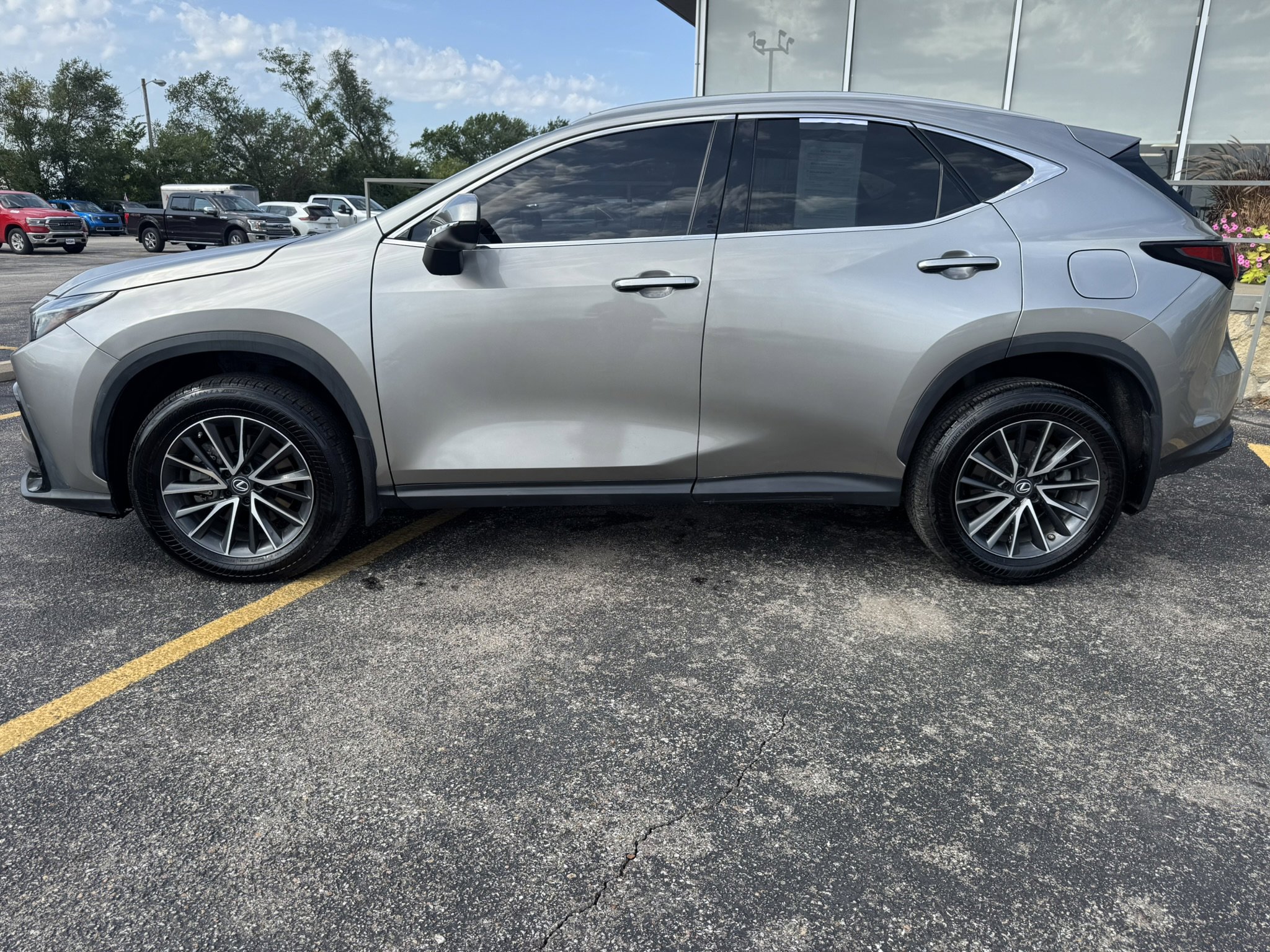 2022 Lexus NX 250 photo 2