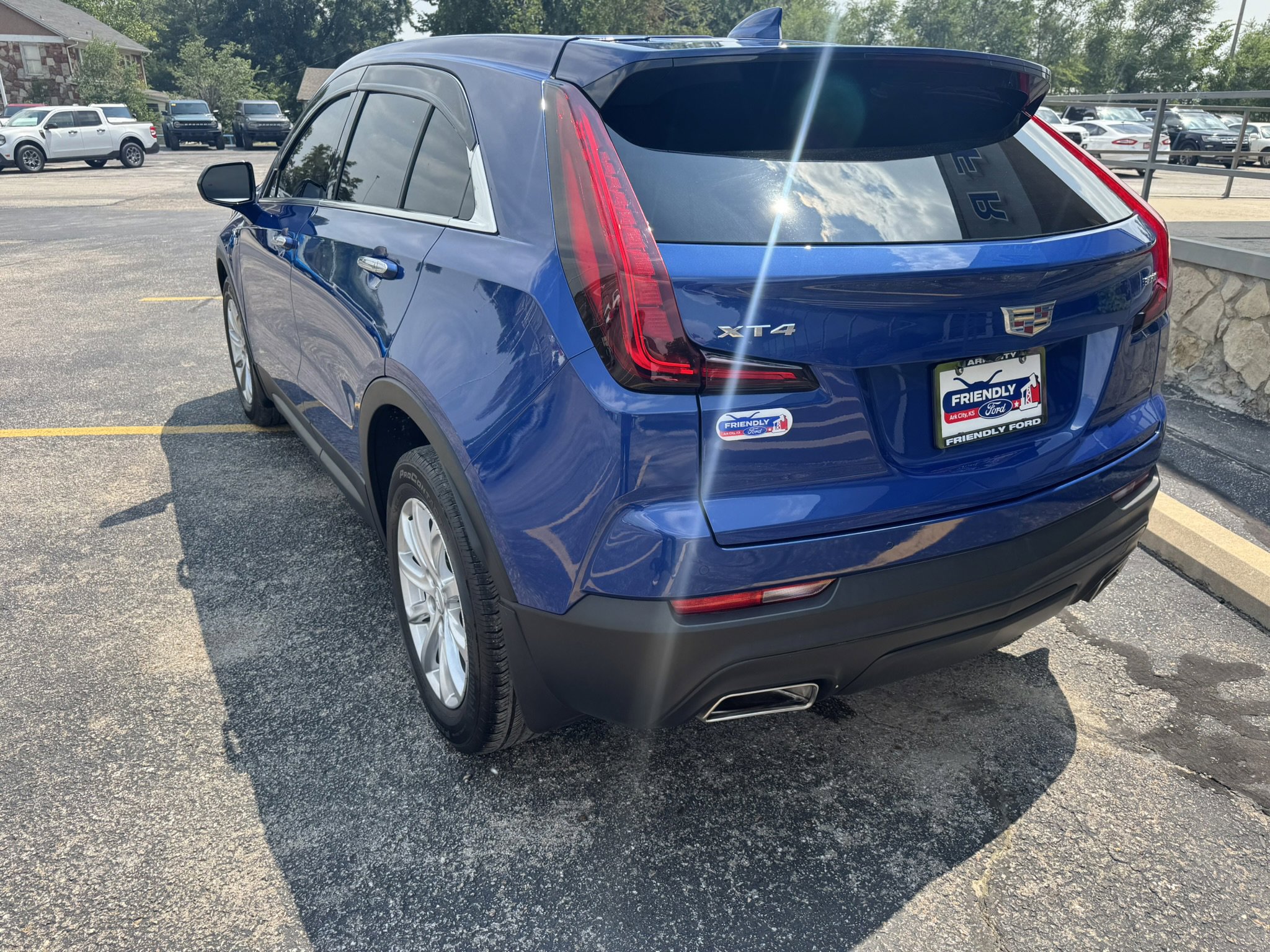 2023 Cadillac XT4 Luxury photo 3