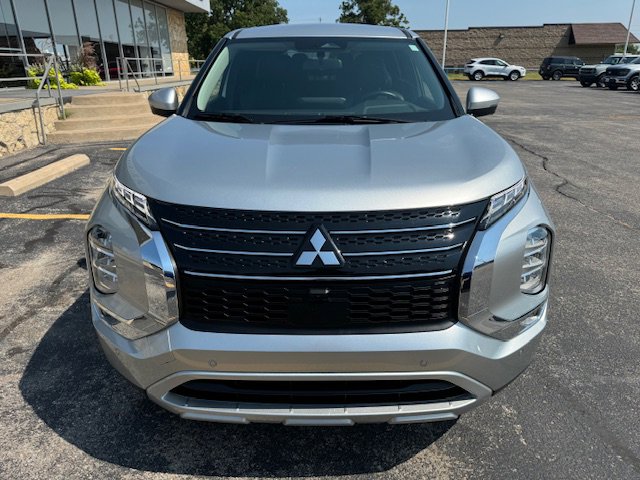 Used 2024 Mitsubishi Outlander SE with VIN JA4J3VA86RZ013366 for sale in Arkansas City, KS