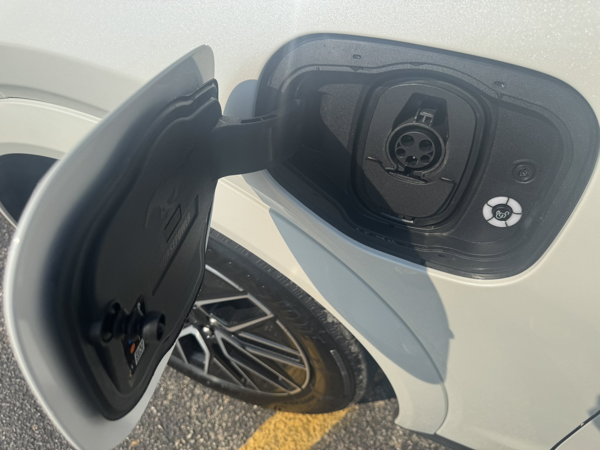 2025 Ford Mustang Mach-E Premium - Photo 11