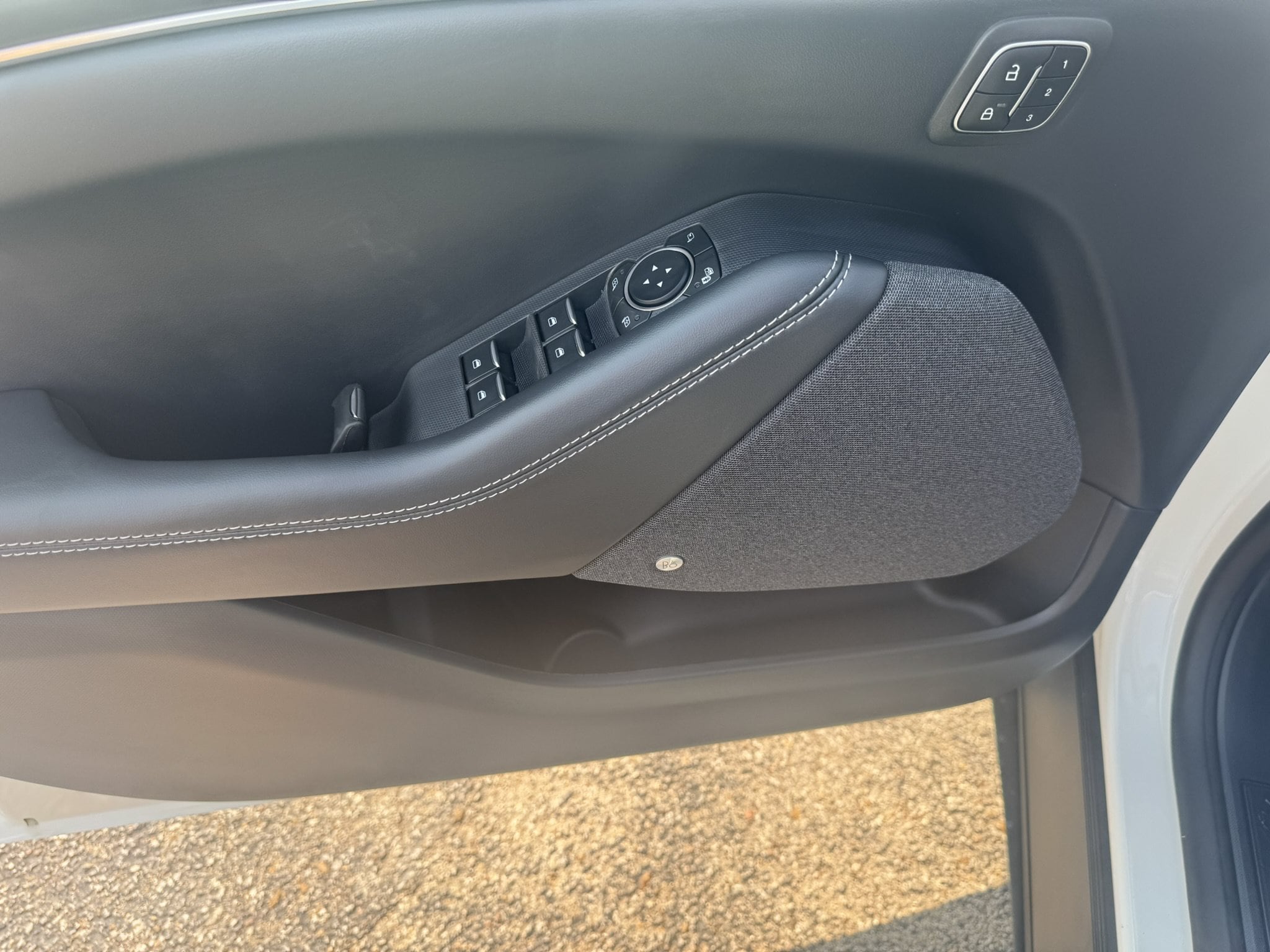 2025 Ford Mustang Mach-E Premium - Photo 13