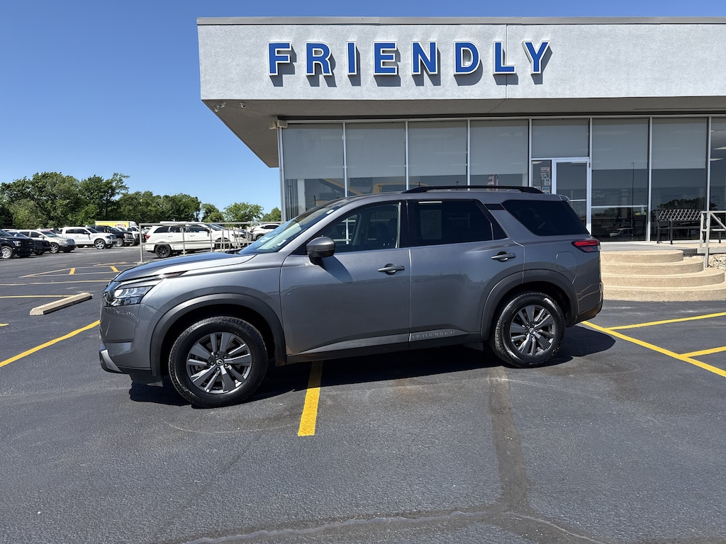 Used 2024 Nissan Pathfinder SV SV 2WD