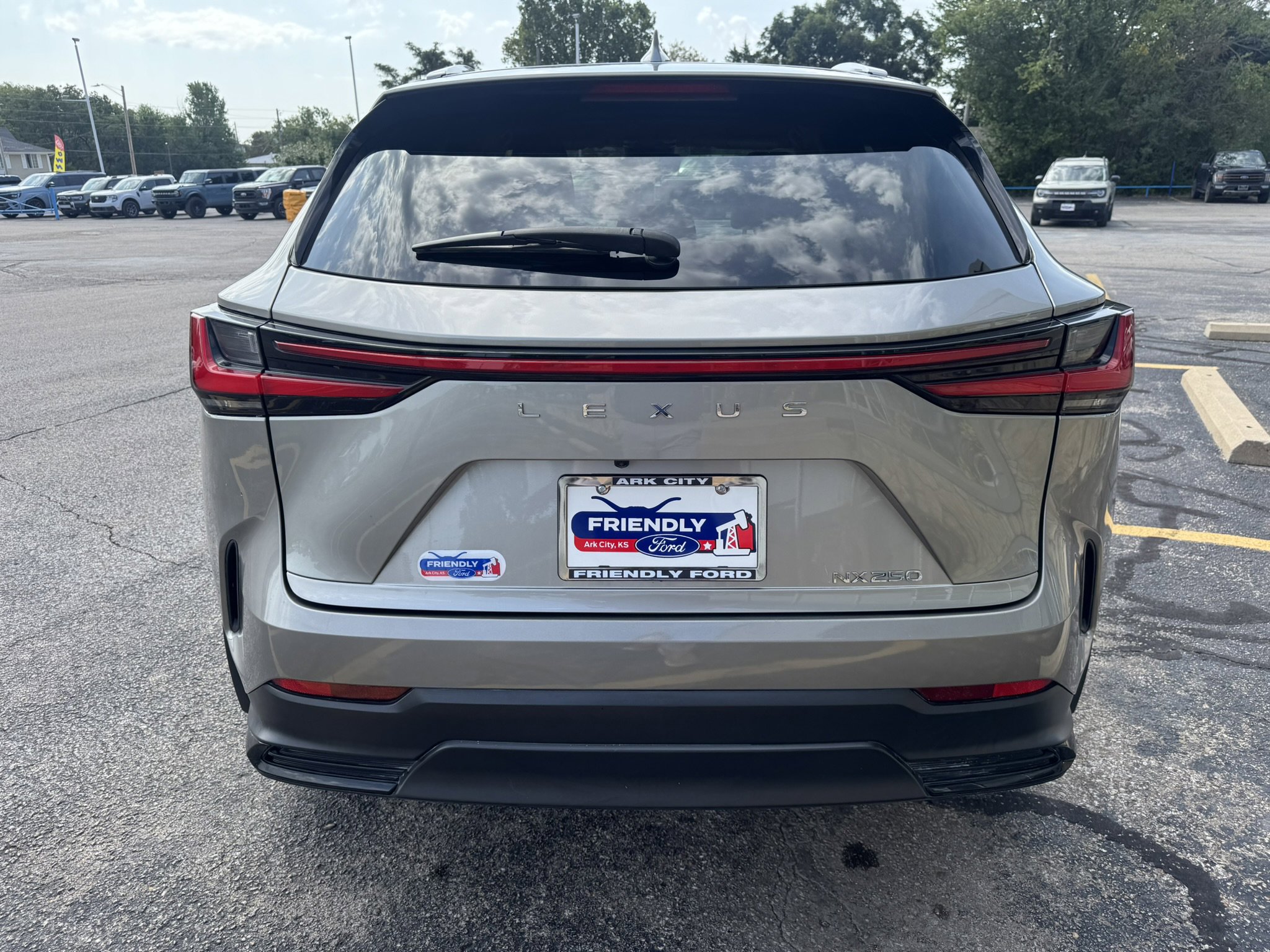 2022 Lexus NX 250 photo 4