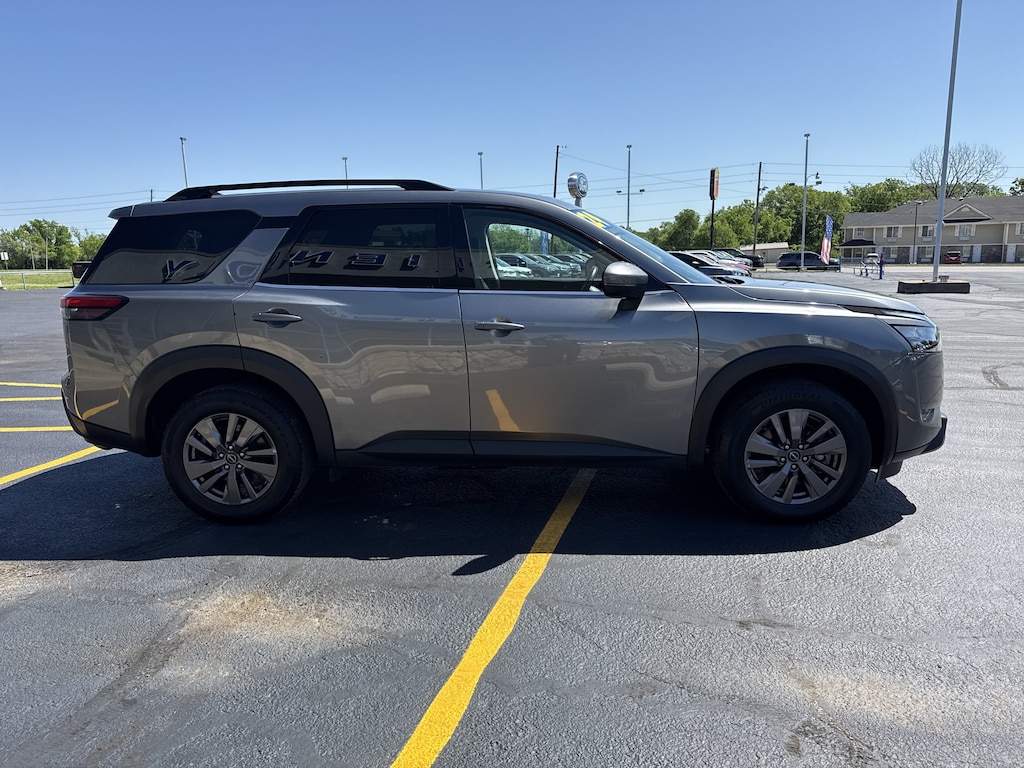 Used 2024 Nissan Pathfinder SV SV 2WD