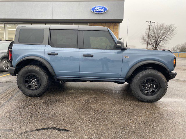 2023 Ford Bronco Wildtrak photo 2